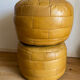 2 poufs moutarde patchwork en cuir de Sède