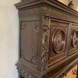Buffet ancien en bois sculpté
