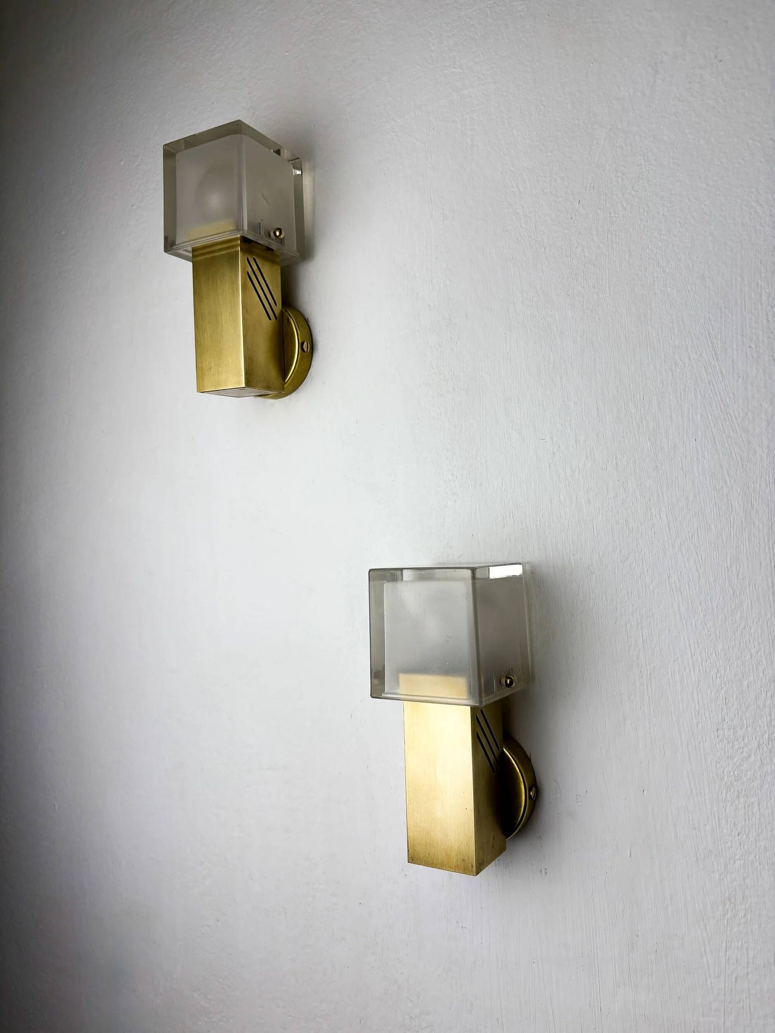 Pair of cubic Murano glass wall lights by Gaetano Sciolari, Italy, circa 1970s