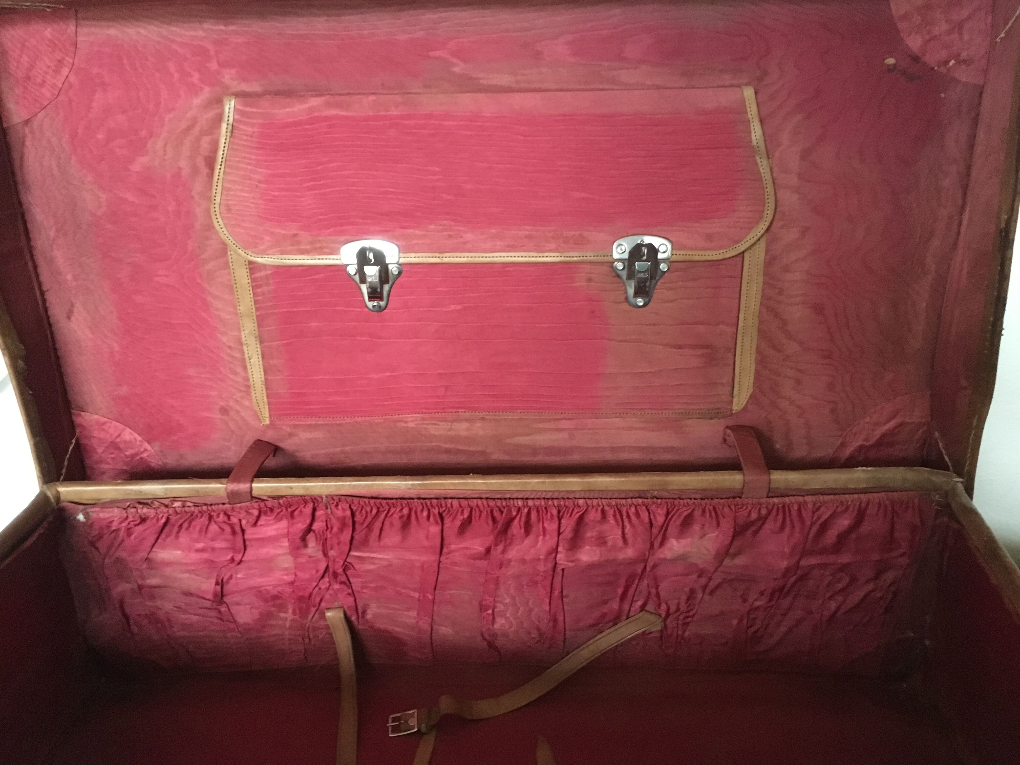 suitcase of leather with labels of palaces