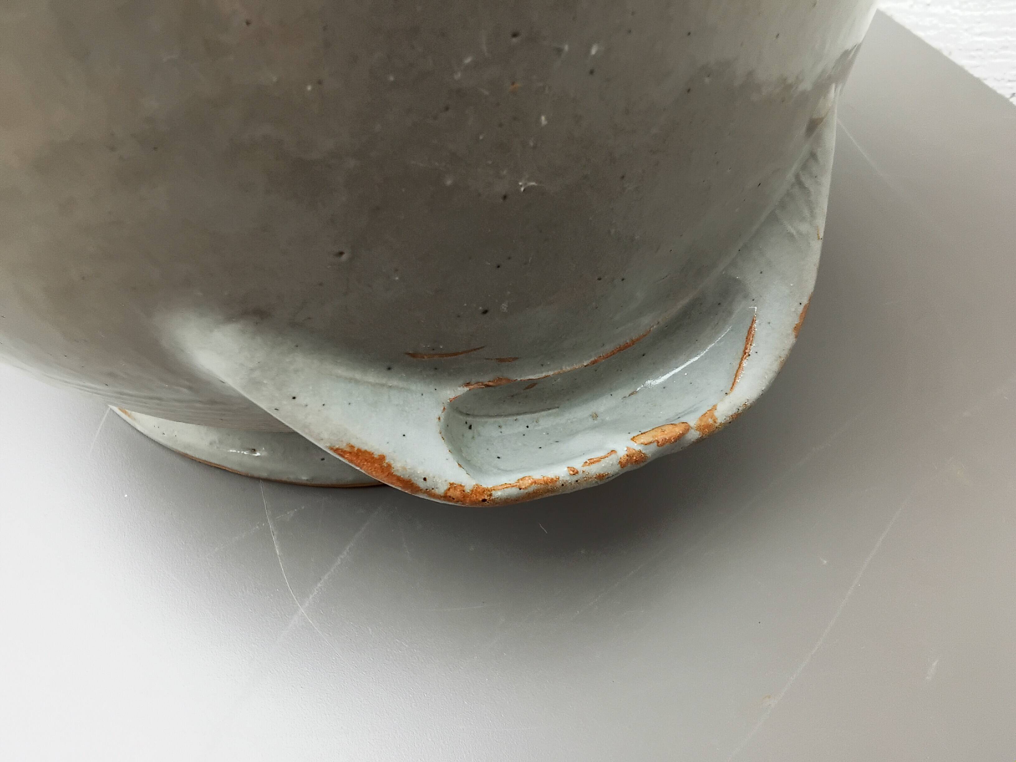 Beige enameled stoneware pot