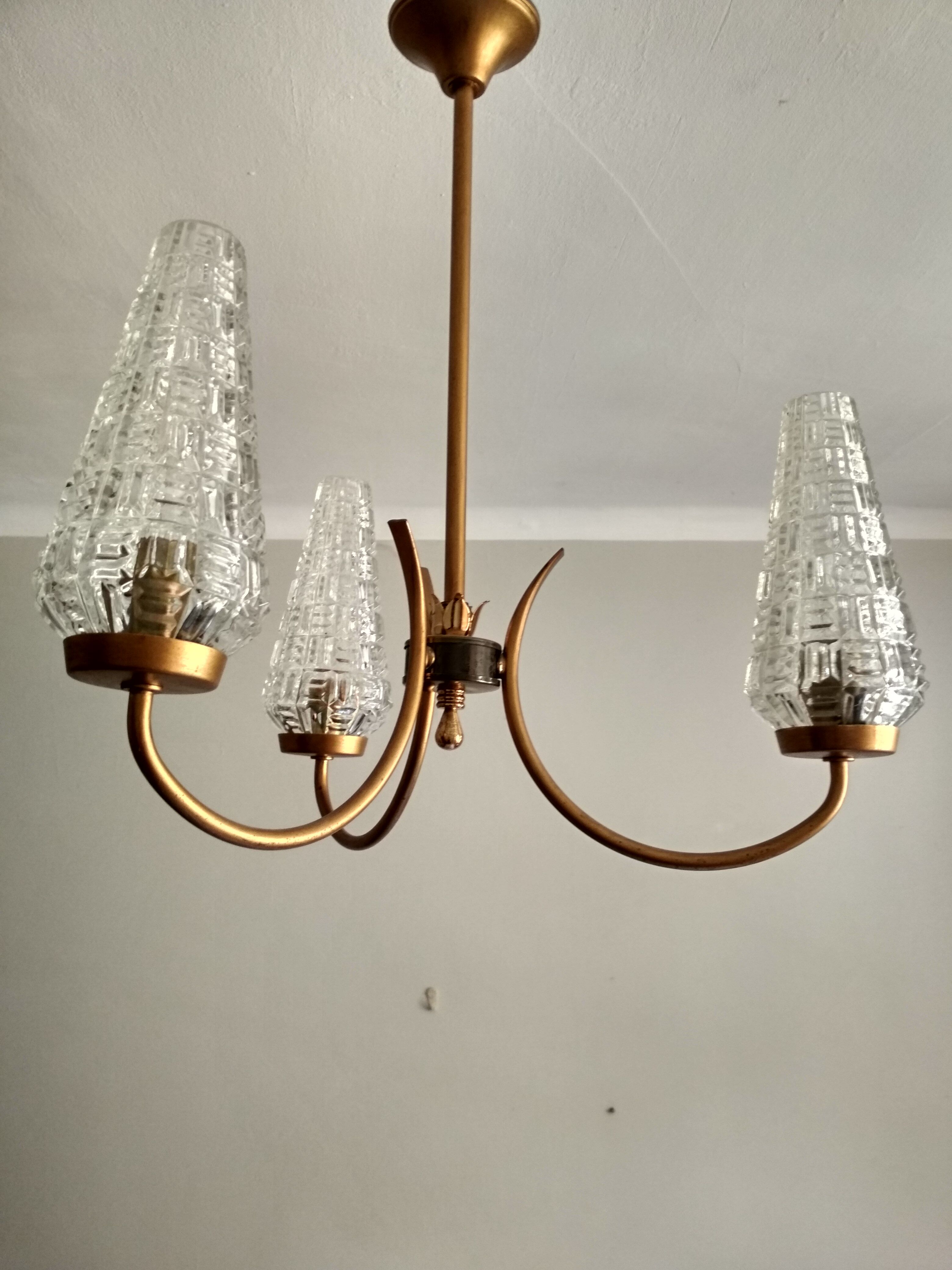 Lustre vintage à 3 branches métal doré et tulipes