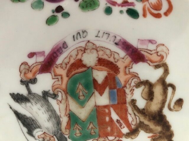 Coat of arms plate