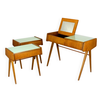 Tables de nuit et coiffeuse restaurées du milieu du siècle, Tchécoslovaquie, années 1960.