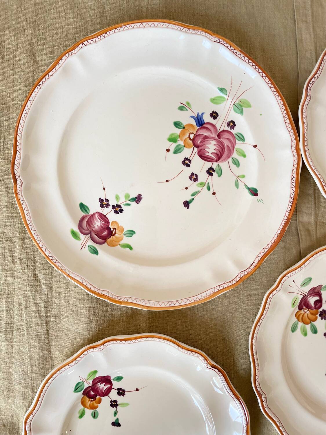 6 Plates and Dish with painted flowers Manufacture de Longchamp Model Monaco 1960s