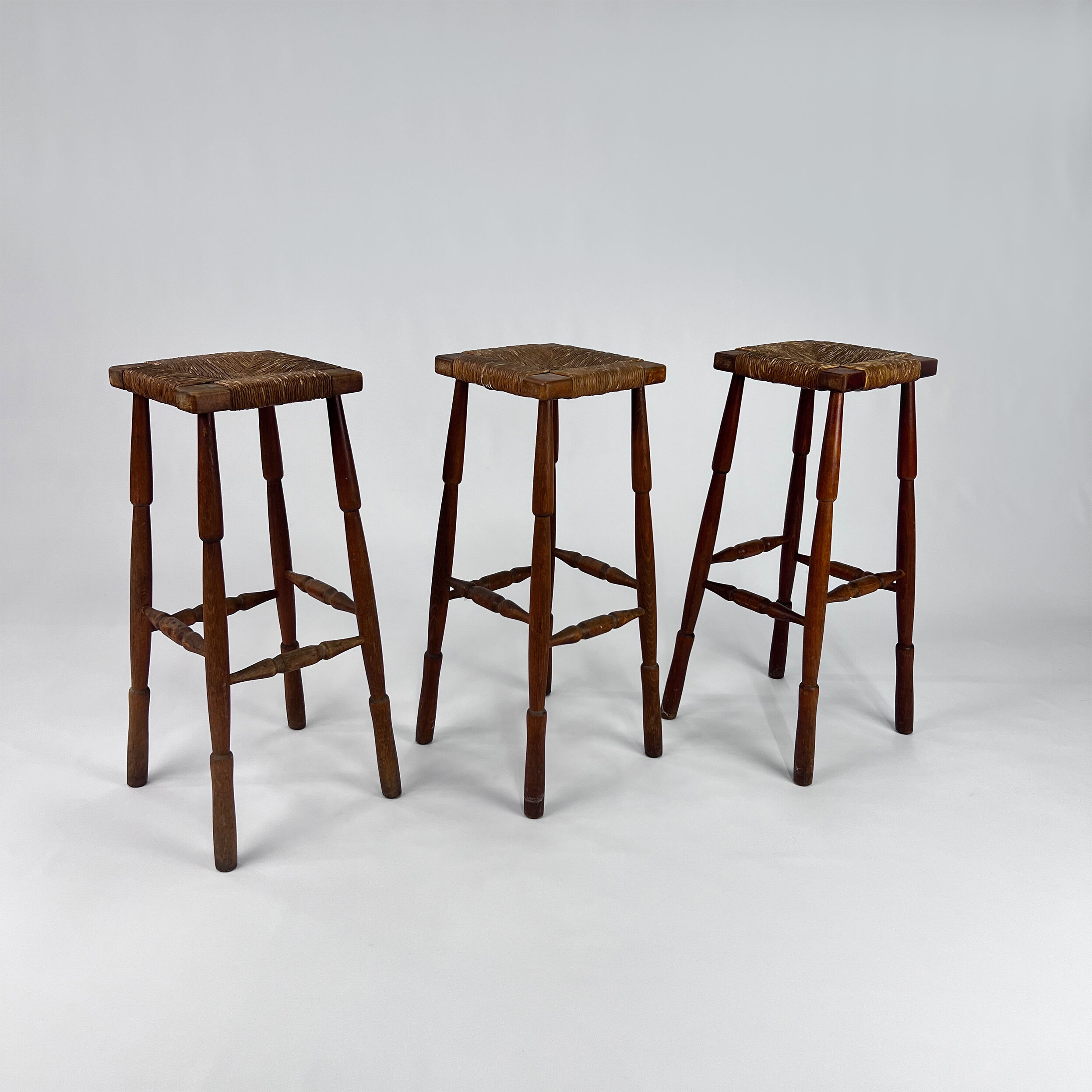 Ensemble de 3 tabourets de bar en chêne et paille du milieu du siècle, années 1960