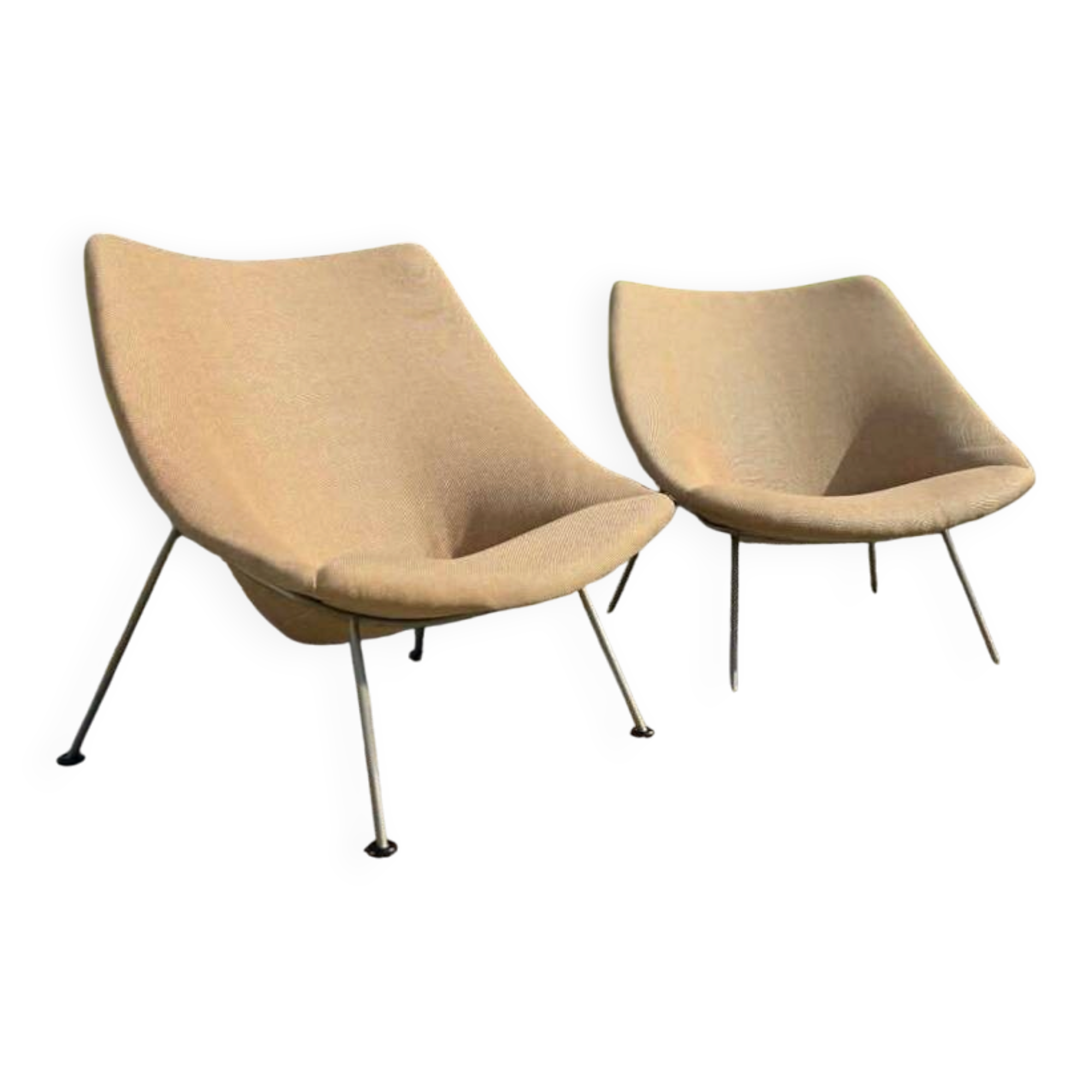 Pair of Oyster armchairs F156 and F157 by Pierre Paulin, late 1950s-60s.