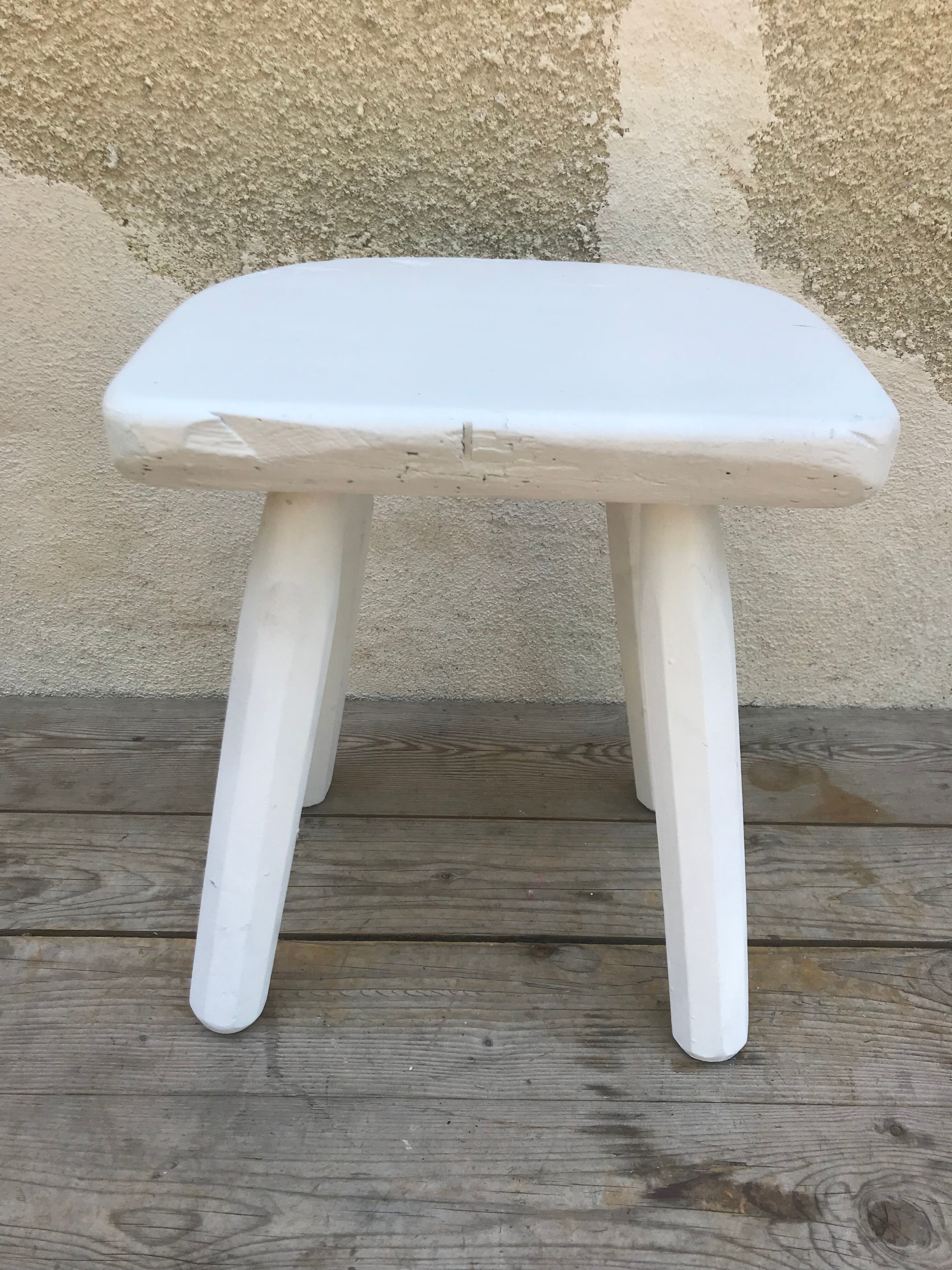 Tabouret ancien tripode de traite en bois blanc décoration vintage