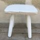 Tabouret ancien tripode de traite en bois blanc décoration vintage