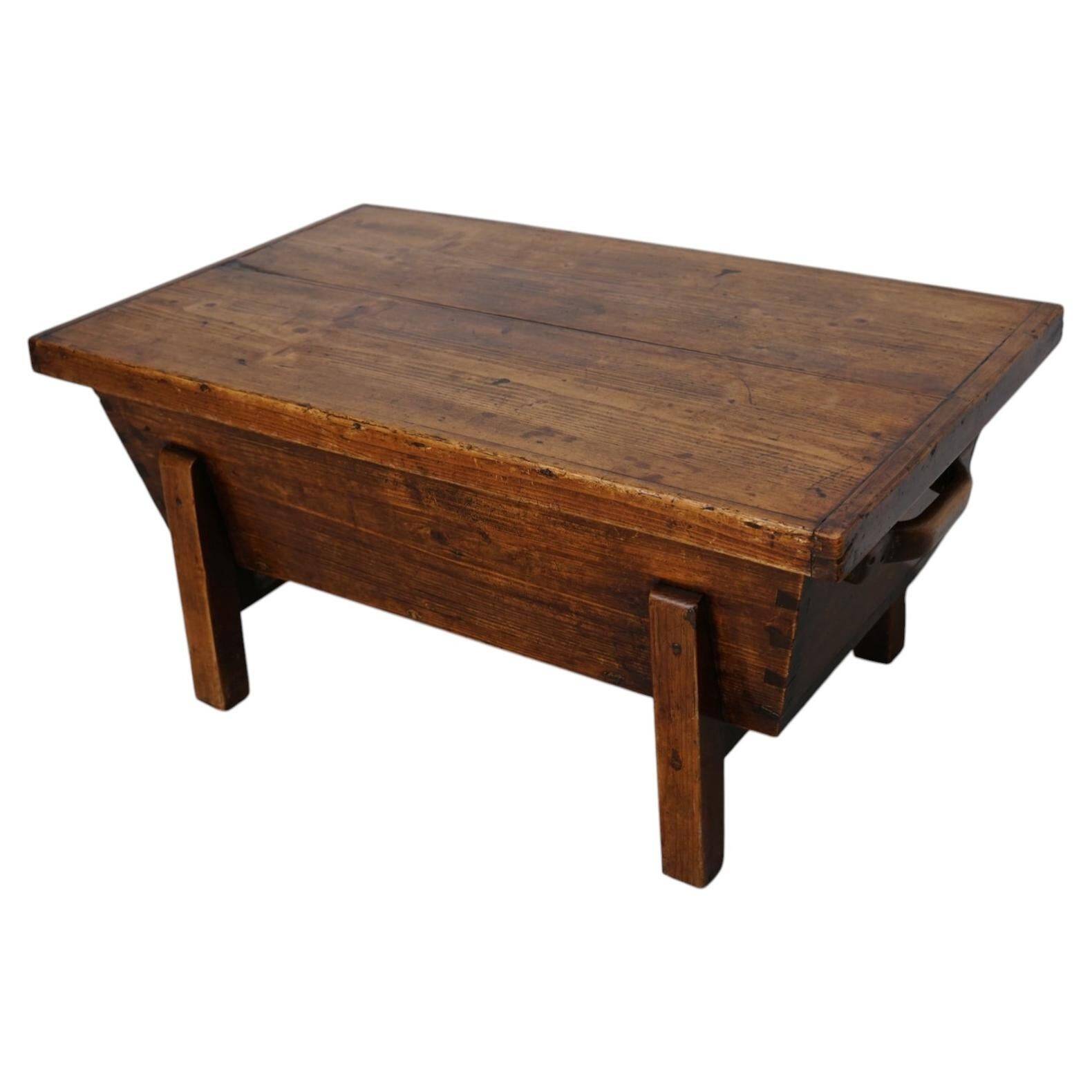 Table basse en pin rustique, style ferme français du début du 20e siècle