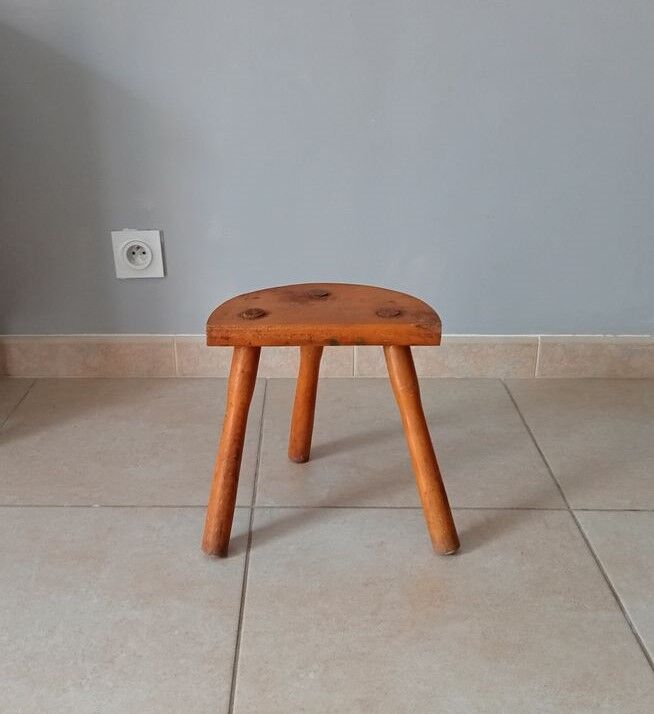 Tripod stool in solid wood years 40/50