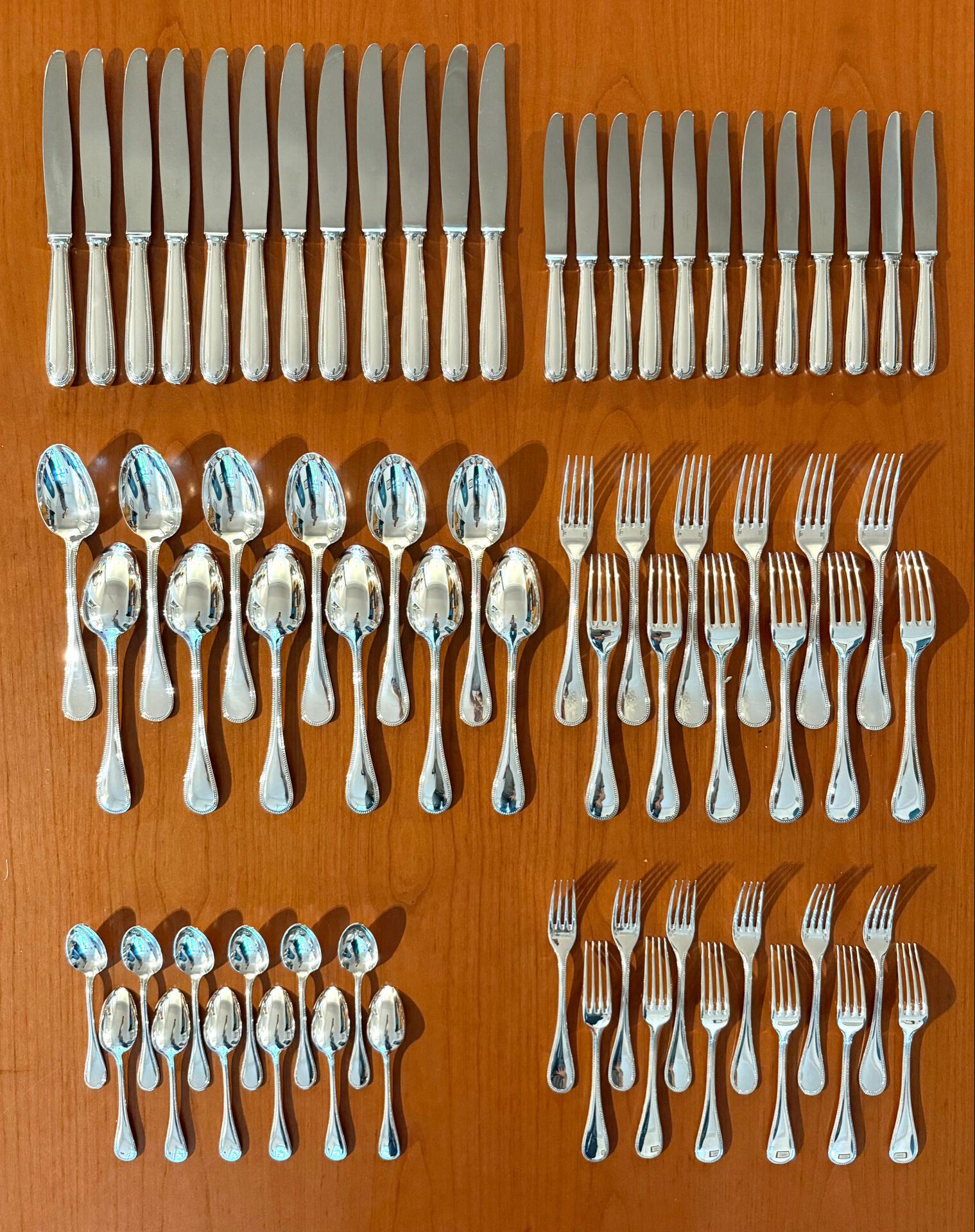 Christofle Perles, 72-piece cutlery set in silver-plated metal, excellent condition.
