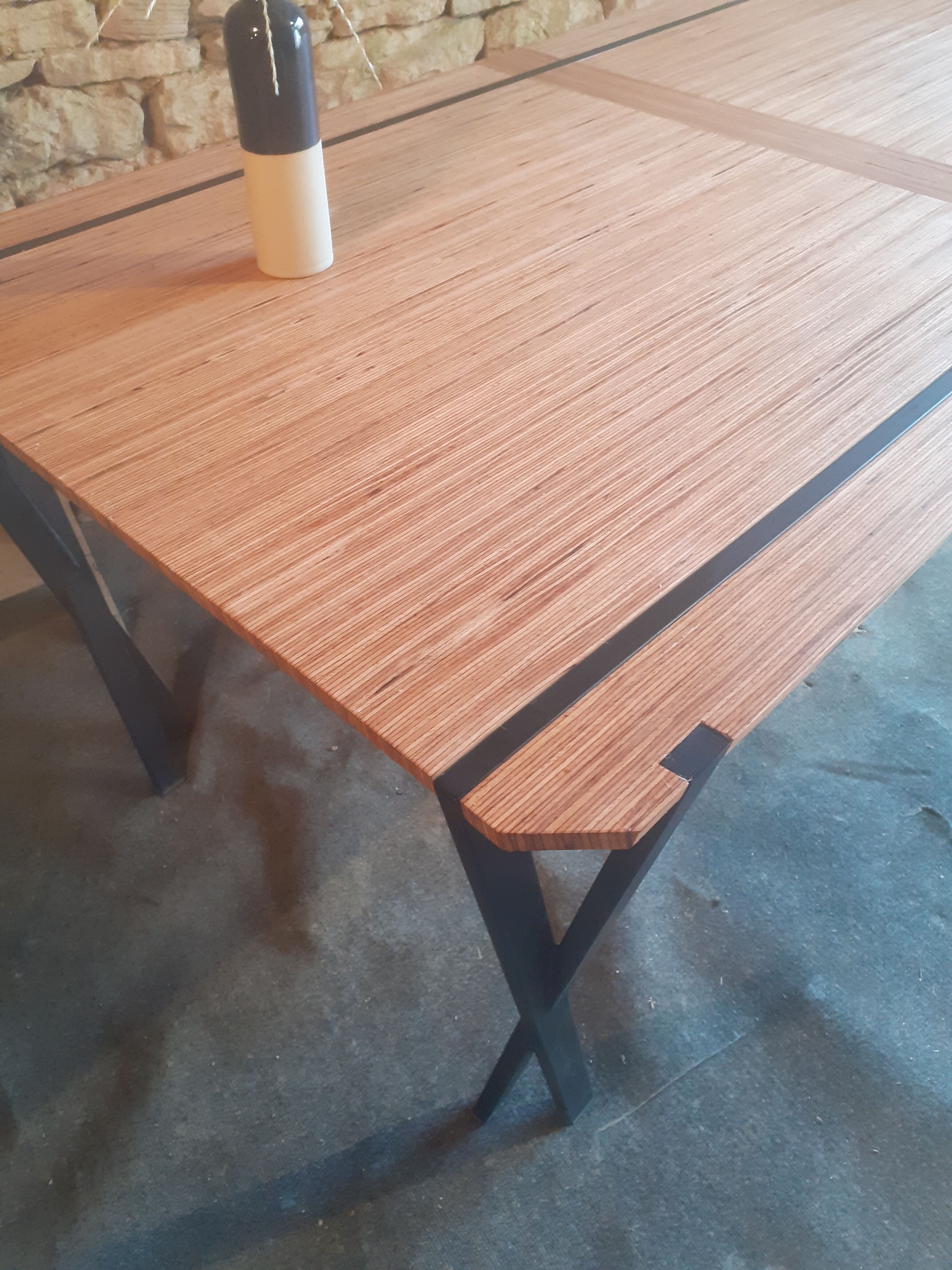 Table wood and steel