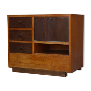 Commode en chêne moderniste