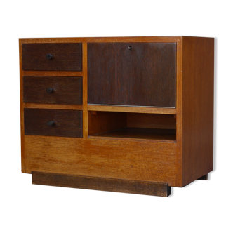 Dutch Modernist oak chest of drawers. 1930s