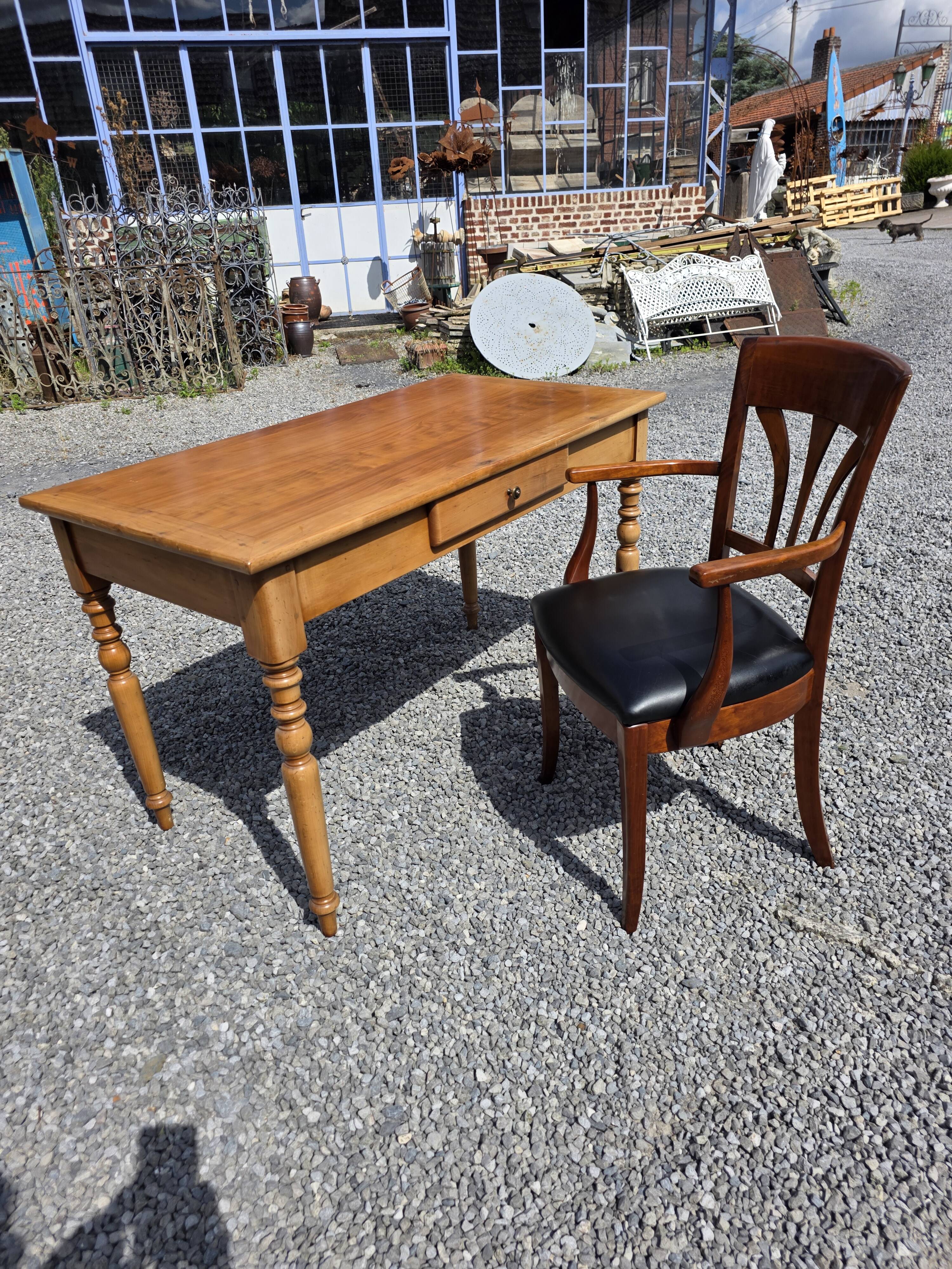 Bureau style Louis Philippe en merisier massif