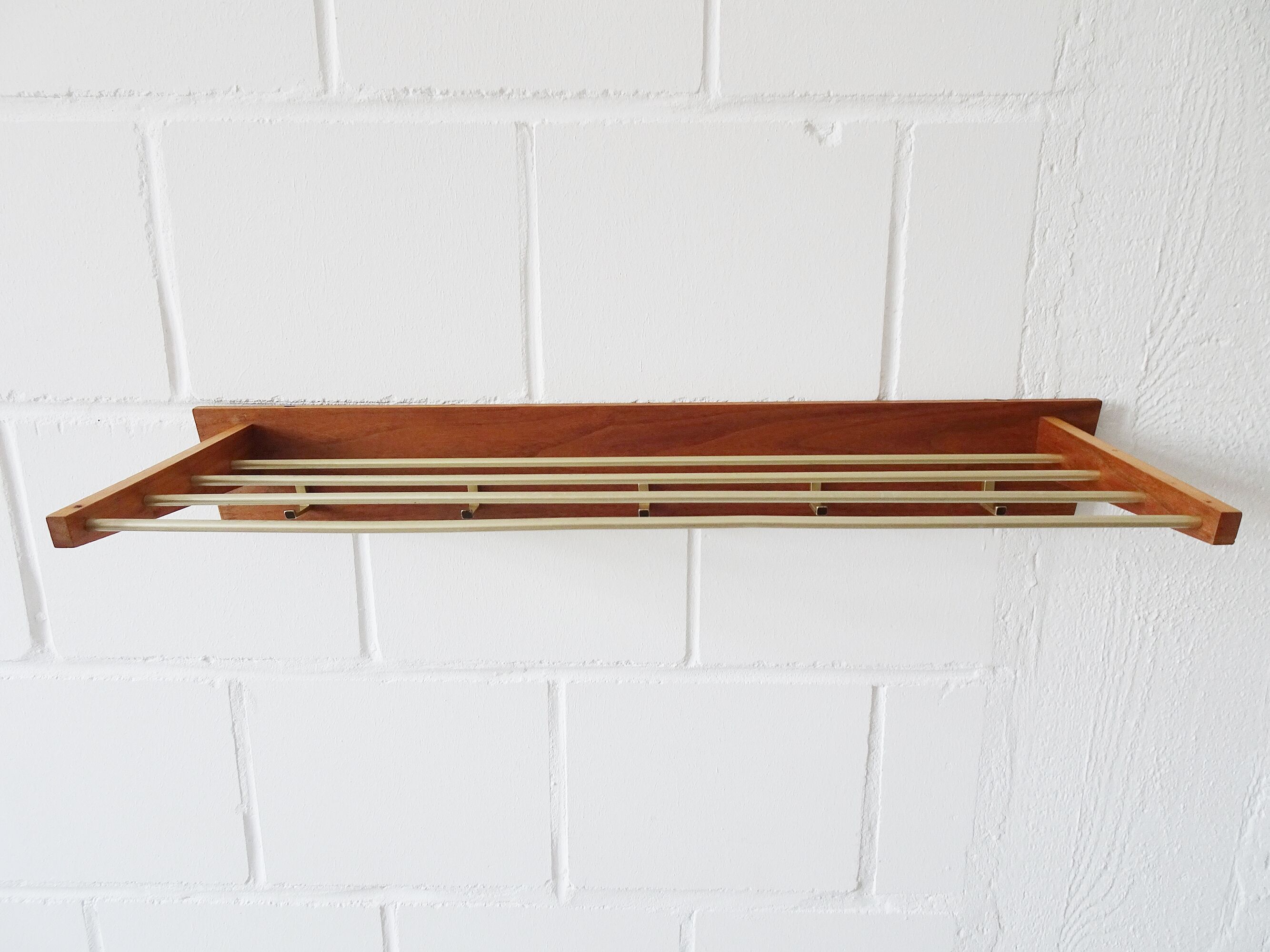 Wall coat rack with hat rack made of teak and gold metal,