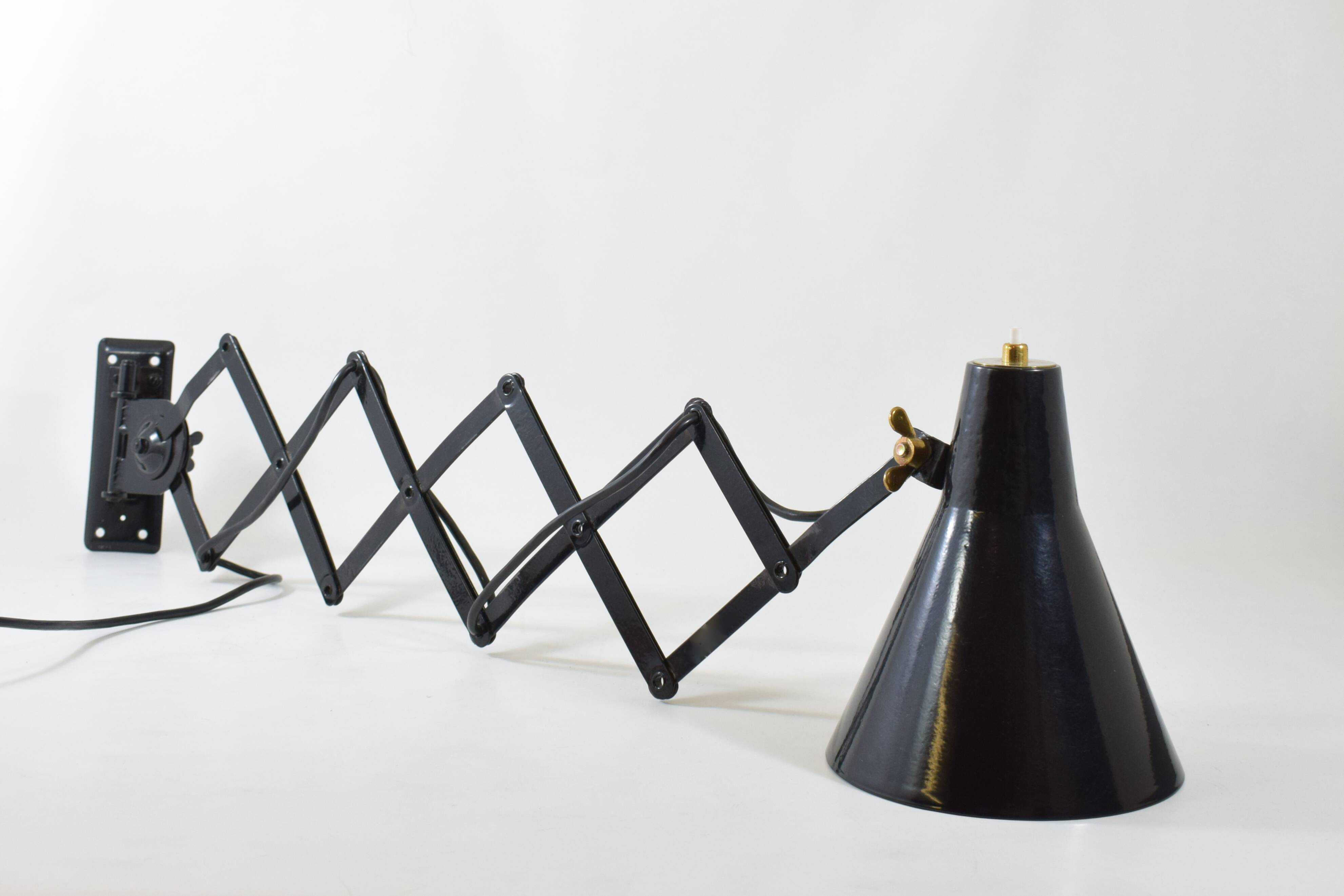 Vintage industrial extendable wall lamp