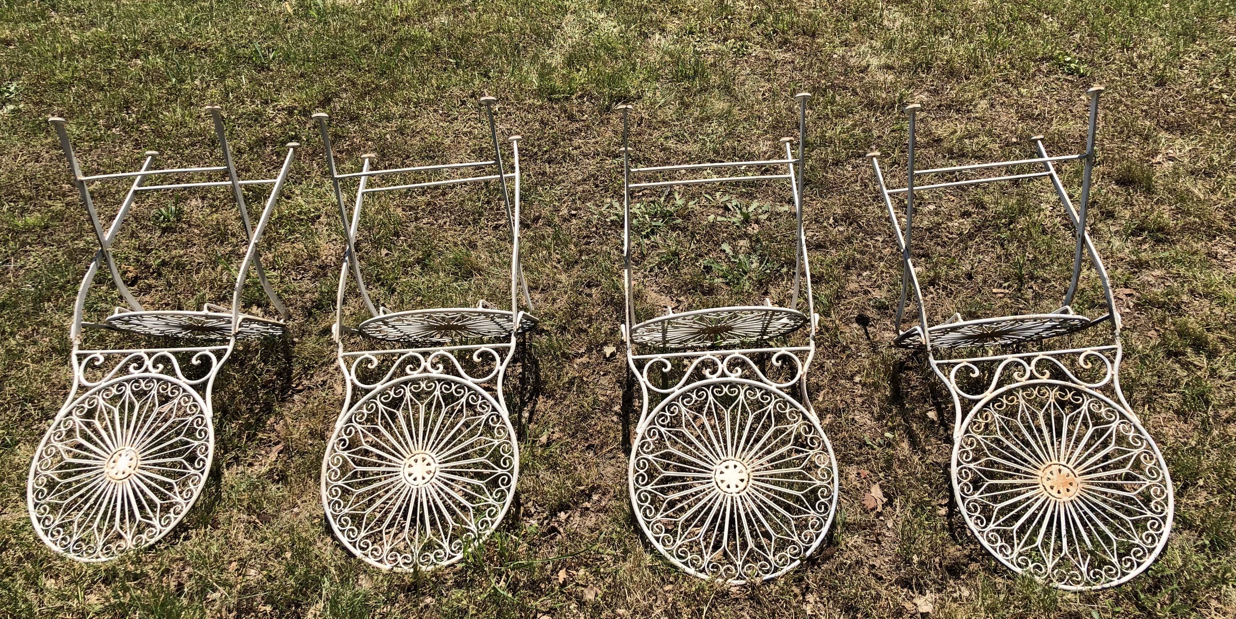 Ancient folded garden lounge in cast iron