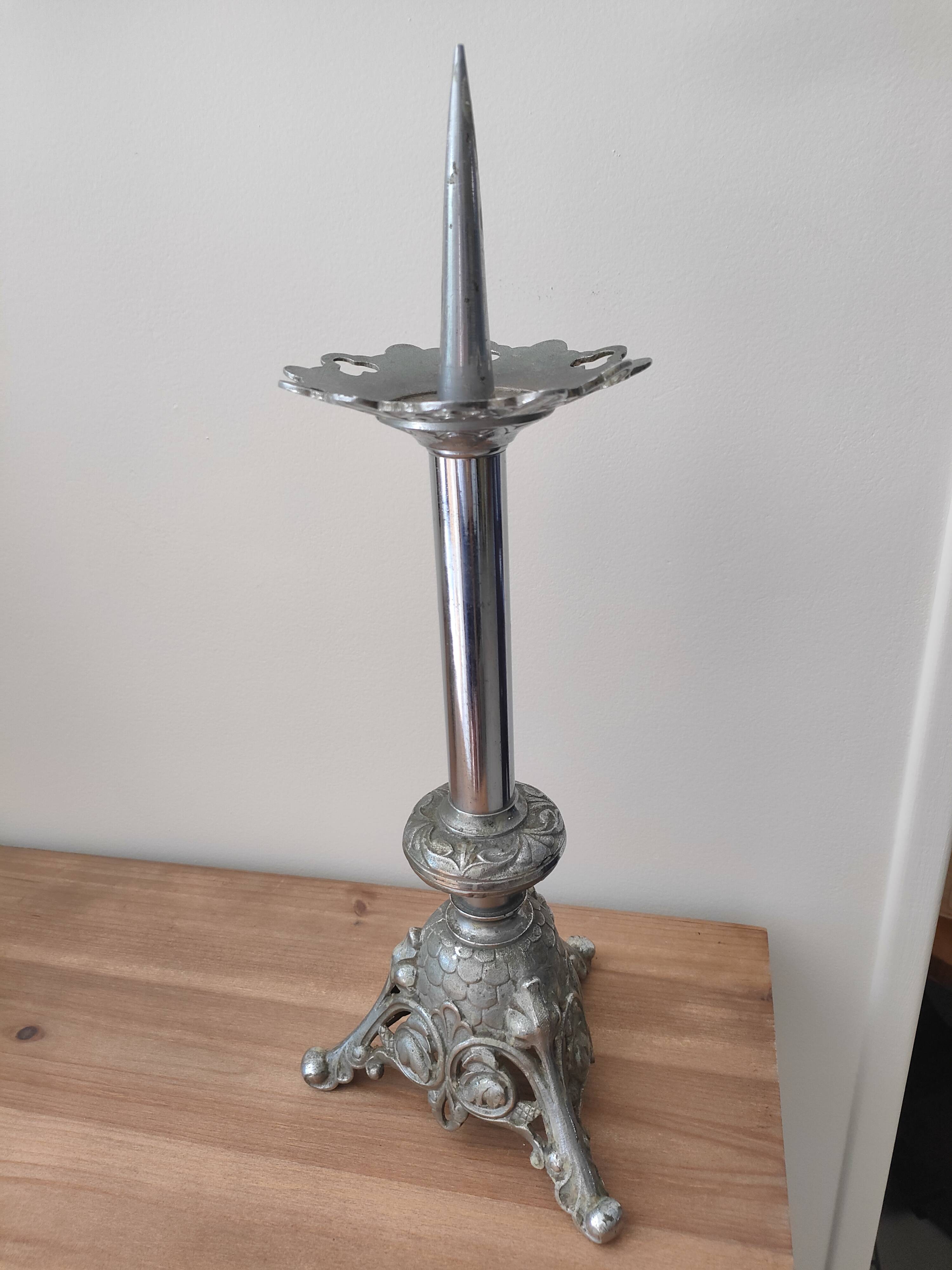 Pair of silver-plated candlesticks from the 19th century.