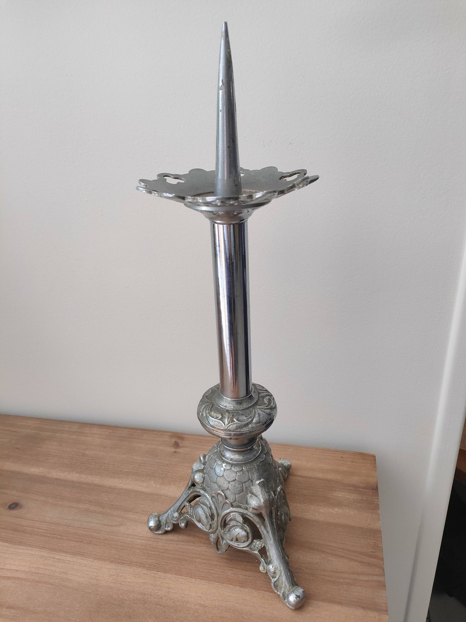 Pair of silver-plated candlesticks from the 19th century.