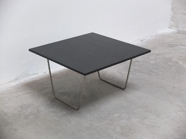 Table basse rare 'Bachelor' par Verner Panton pour Fritz Hansen, années 1950.