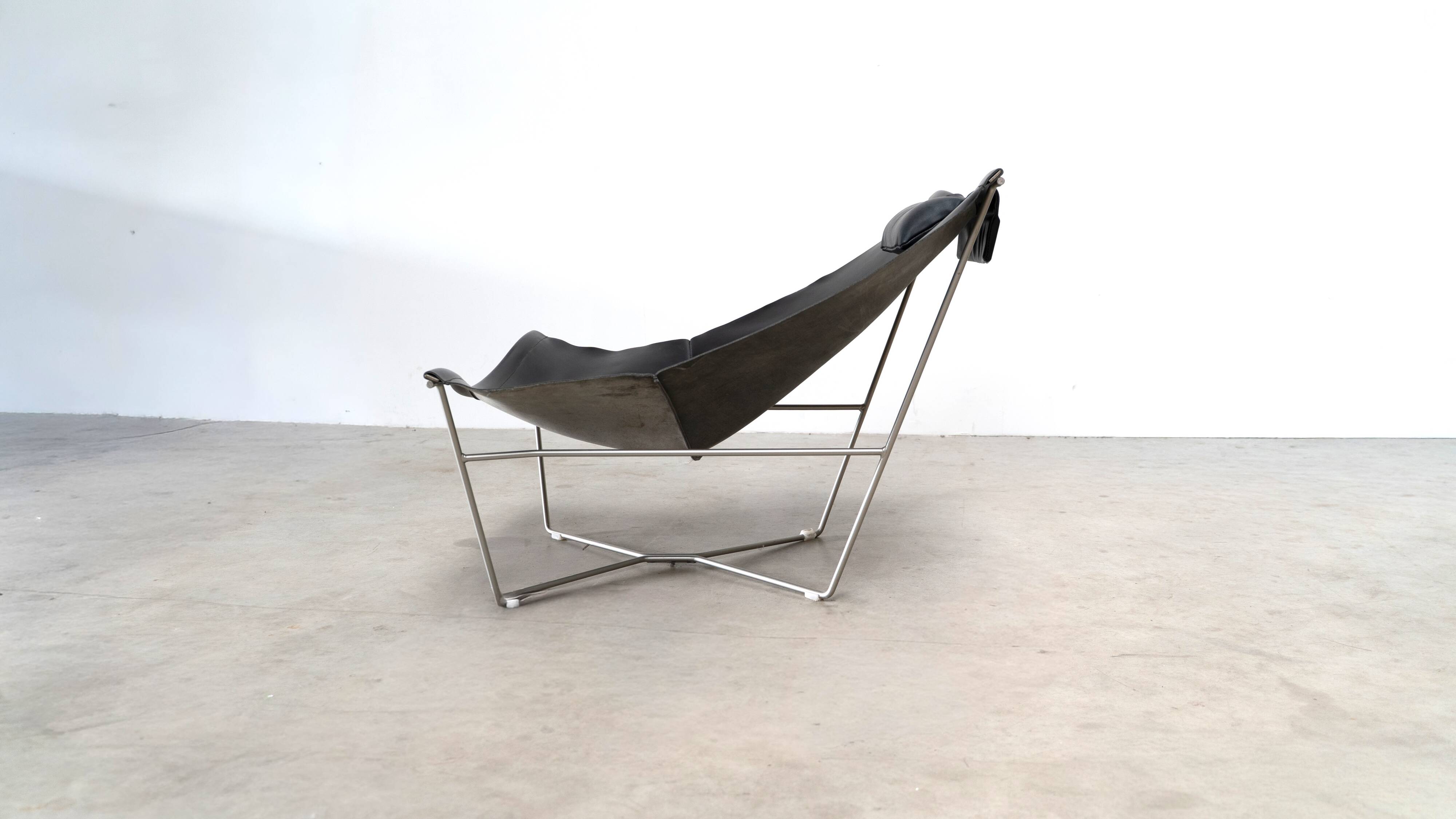 Semana lounge chair by David Weeks