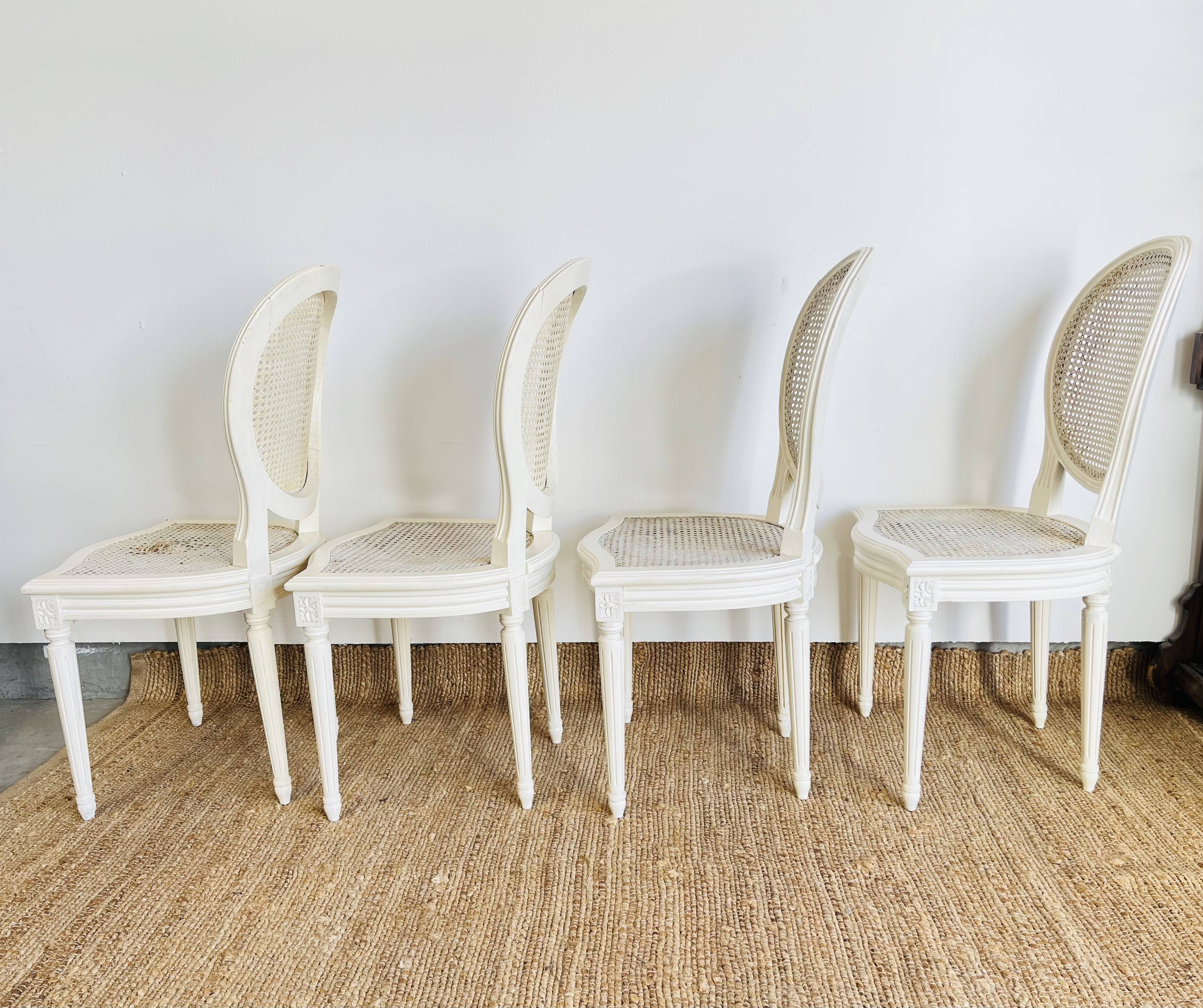 4 fluted chairs in Louis XVI style