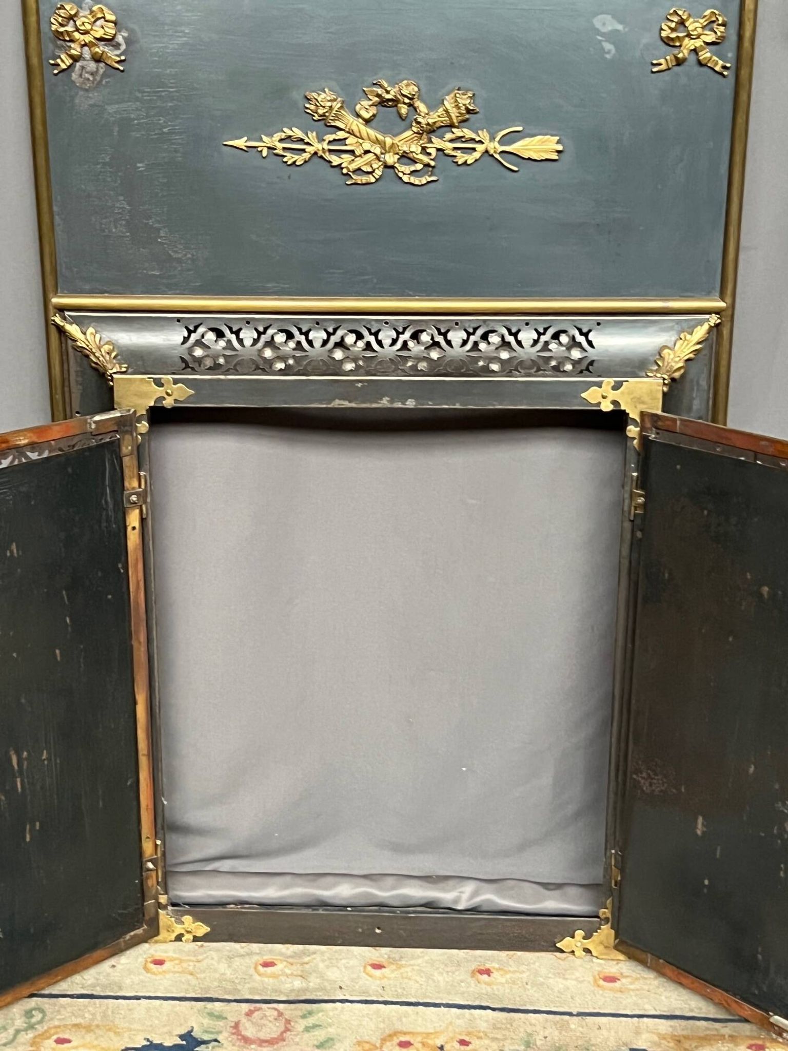 Pare-feu de cheminée. Bronze, cuivre, métal, dorure.