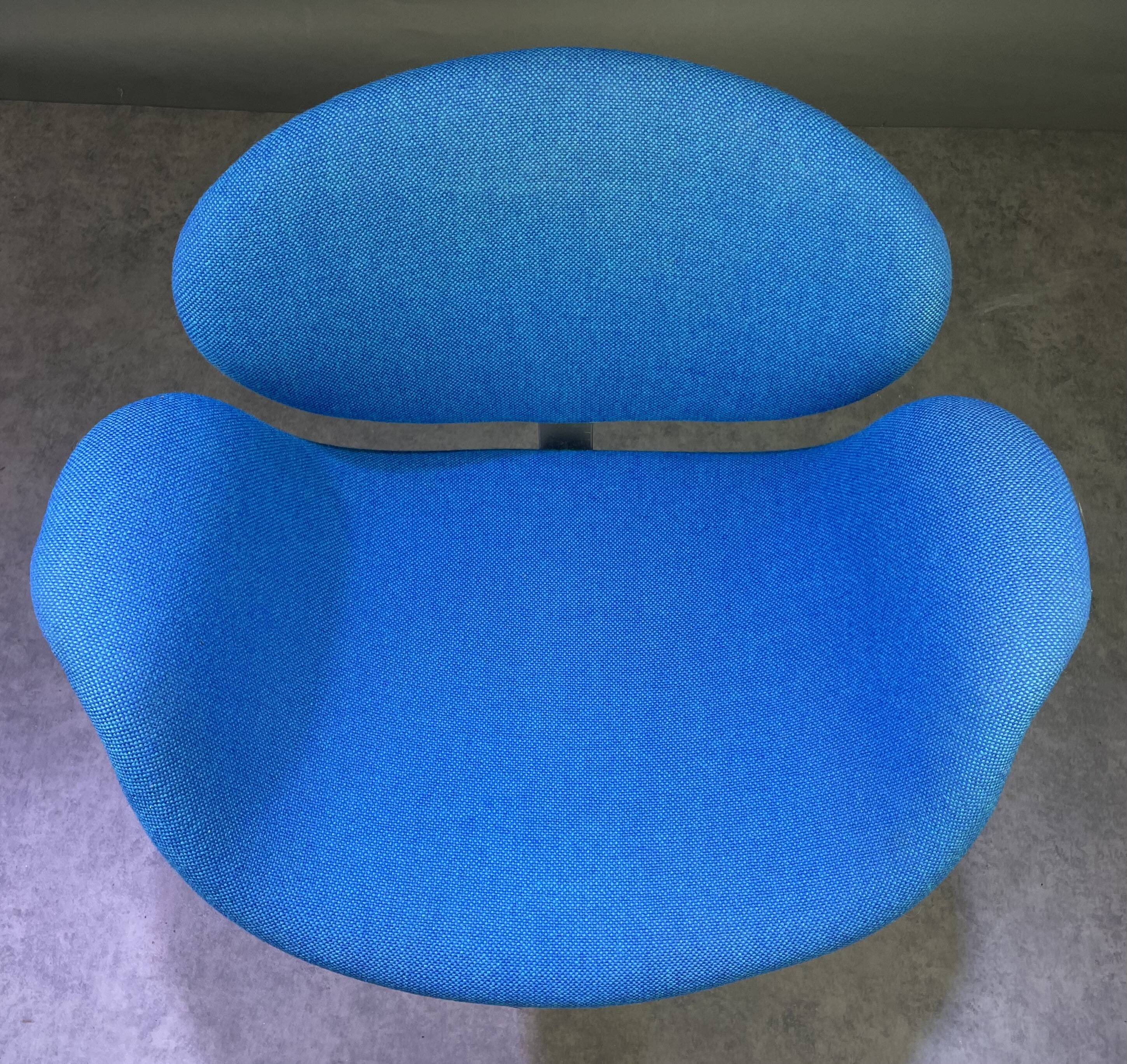 Chaise Little Tulip de Pierre Paulin bleu