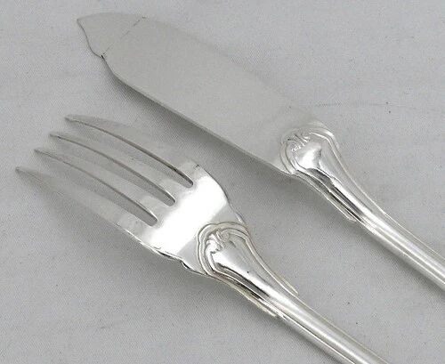Christofle Vendôme 12 fish cutlery sets, 24 pieces, silver-plated metal, in excellent condition.