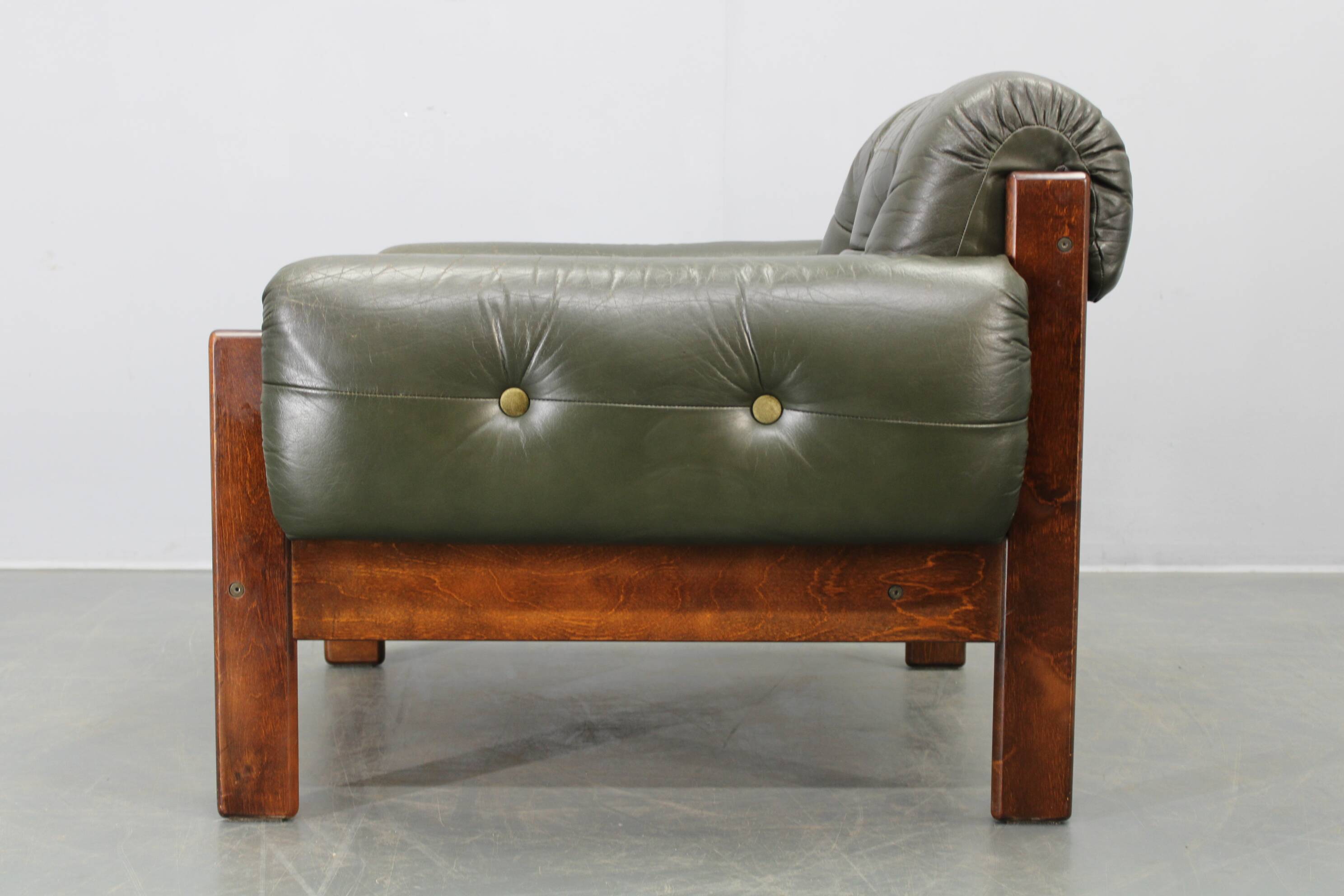 Fauteuil en cuir vert des années 70, Tchécoslovaquie.