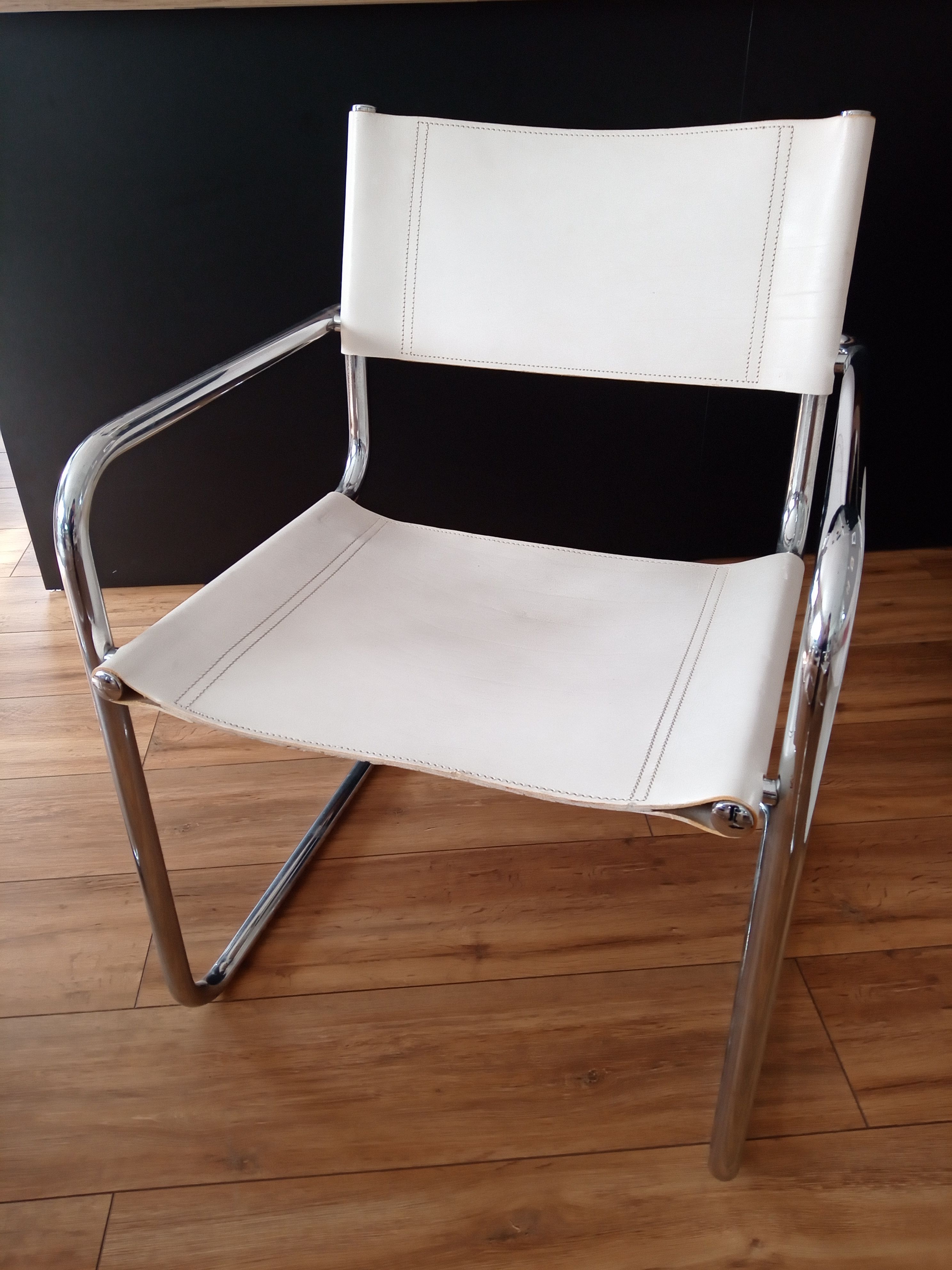 Set of 4 Cantilever Bahaus armchairs in off-white leather, chrome tubular base
