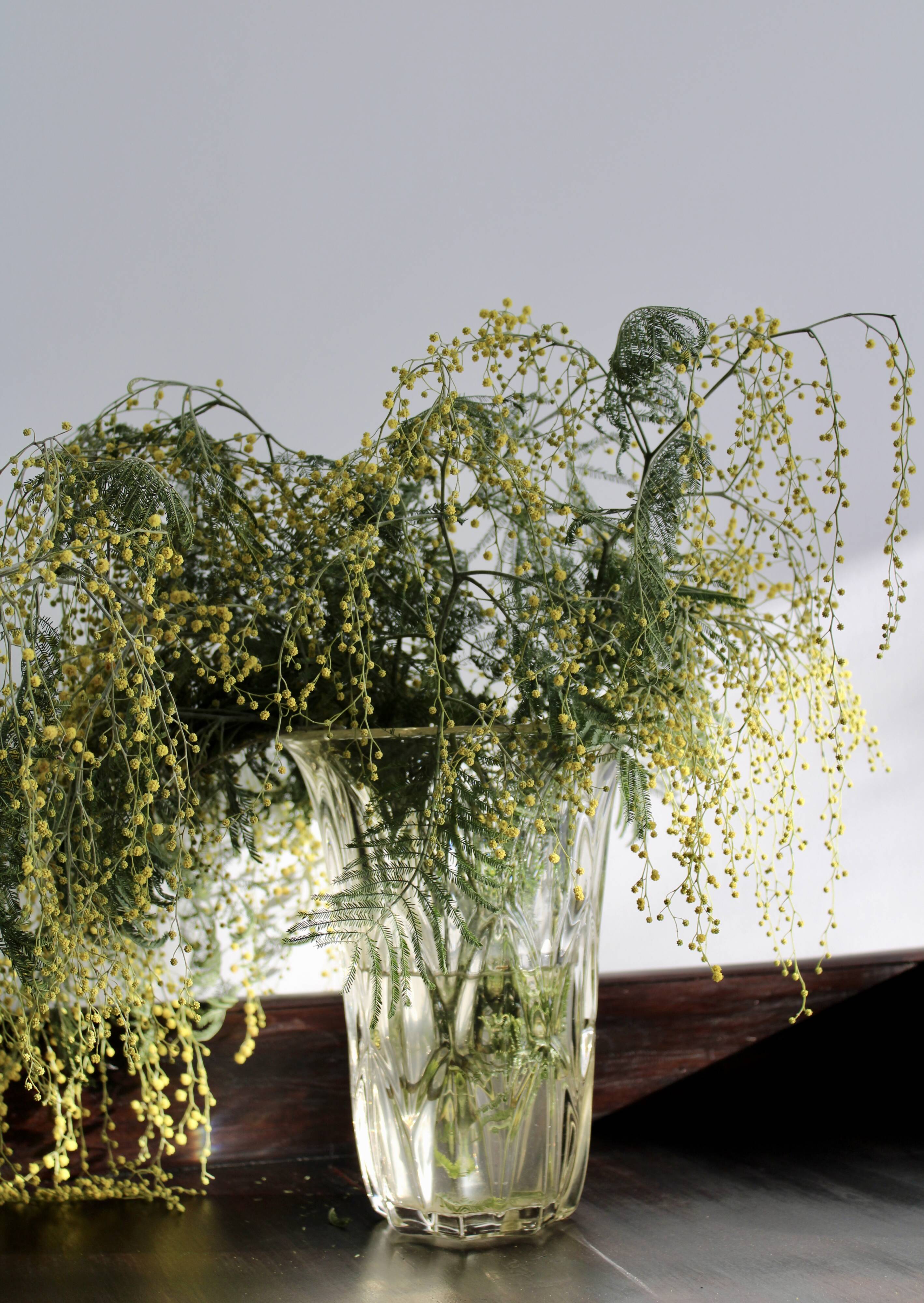 Pressed glass vase - Leaf pattern