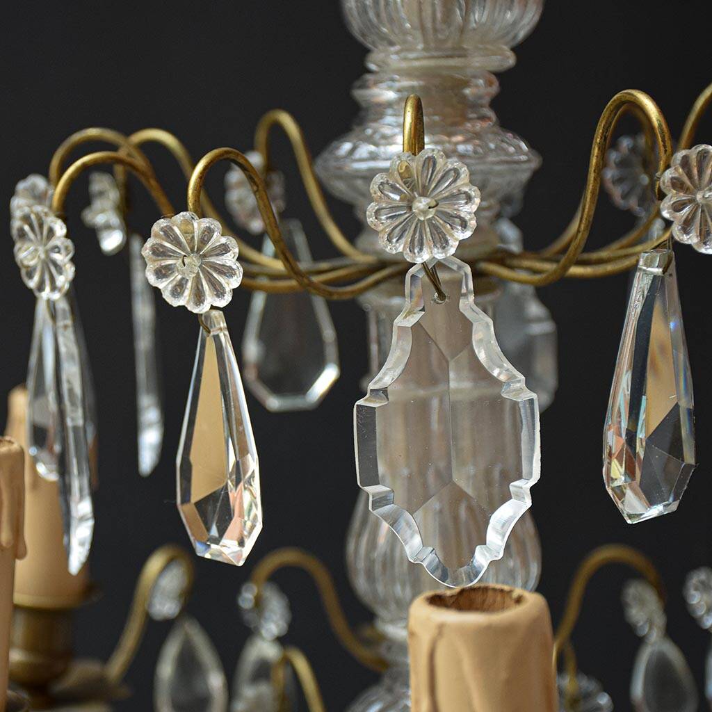 Chic lustre à pampilles bronze doré 6 feux enfilage verre ancien