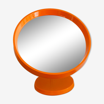 Miroir danois vintage années 70  orange en plastique et aluminium, orientable sur pied.