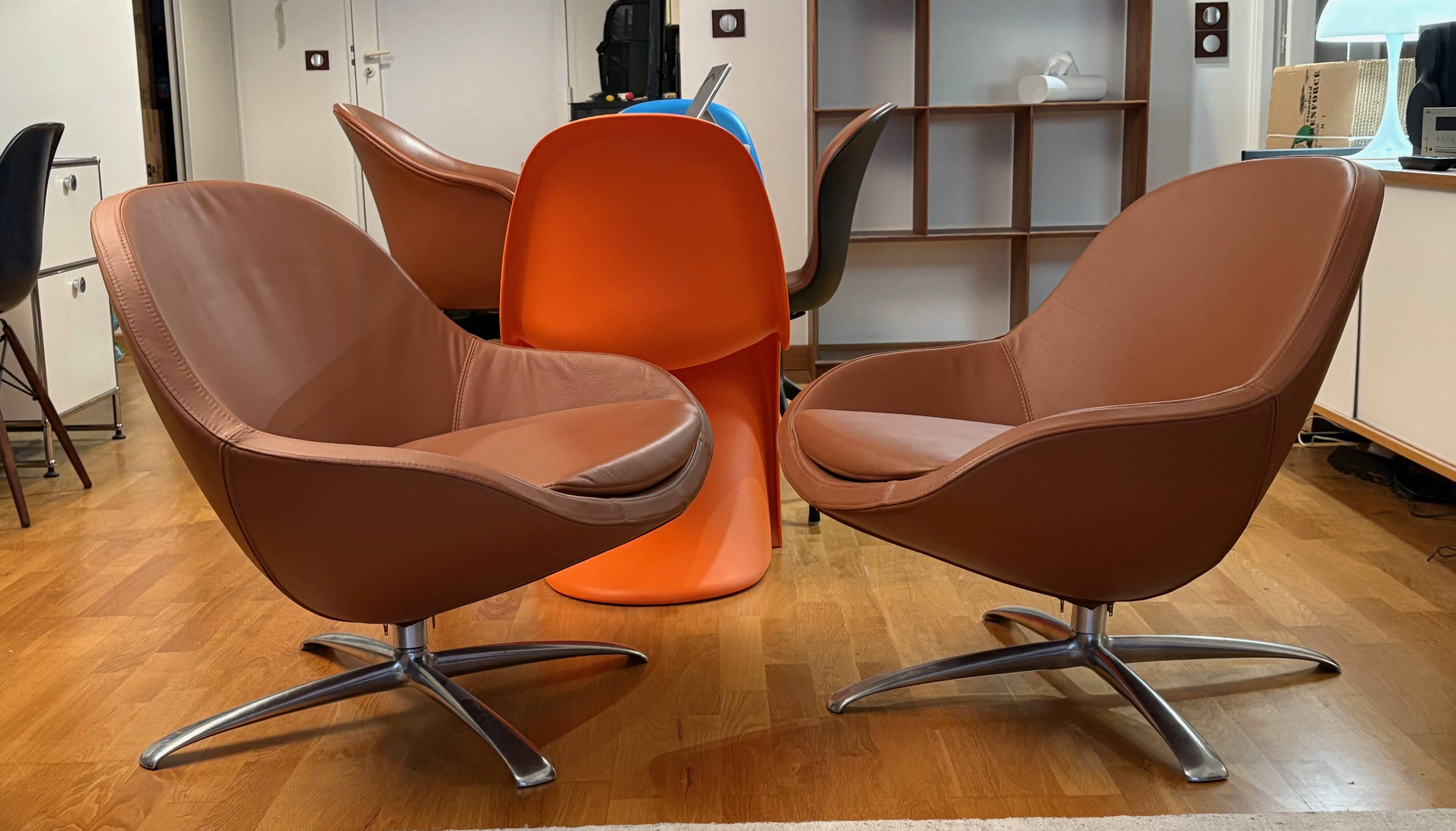Caramel leather Veneto armchair with swivel function (2 available)