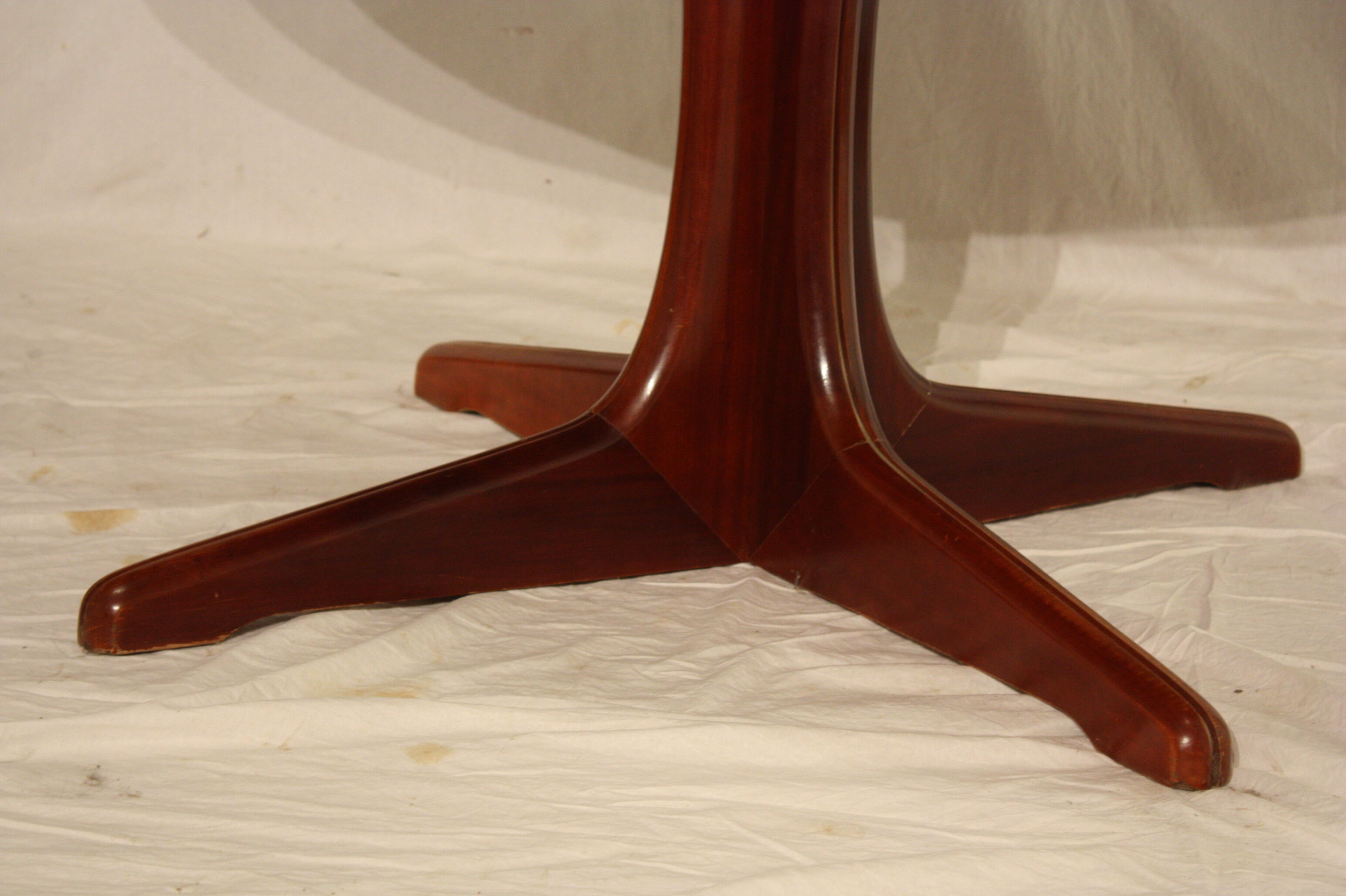 Round table baumann 1960