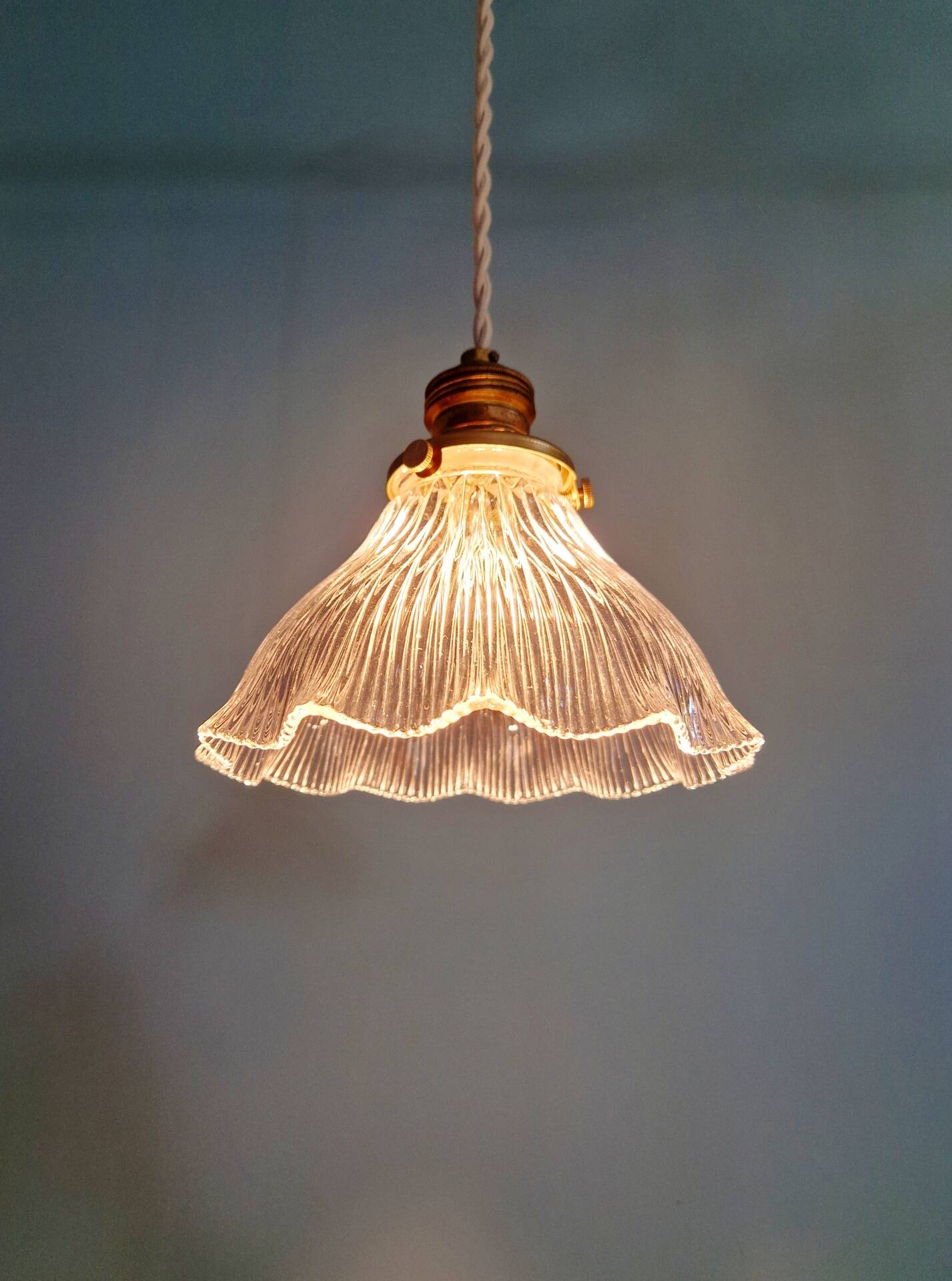 Suspension Art Déco en verre rainuré transparent, Holophane, 1920-30 
