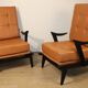 Paire de fauteuils vintage années 50 en bois noir et cuir caramel