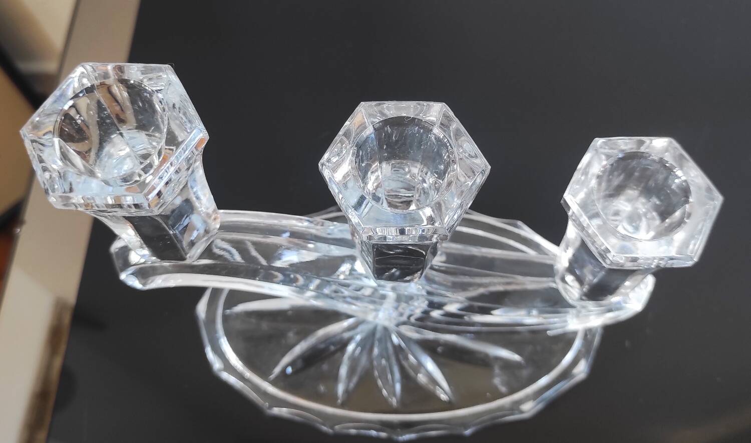 Chandelier with 3 lights in cut crystal, Art Deco style.