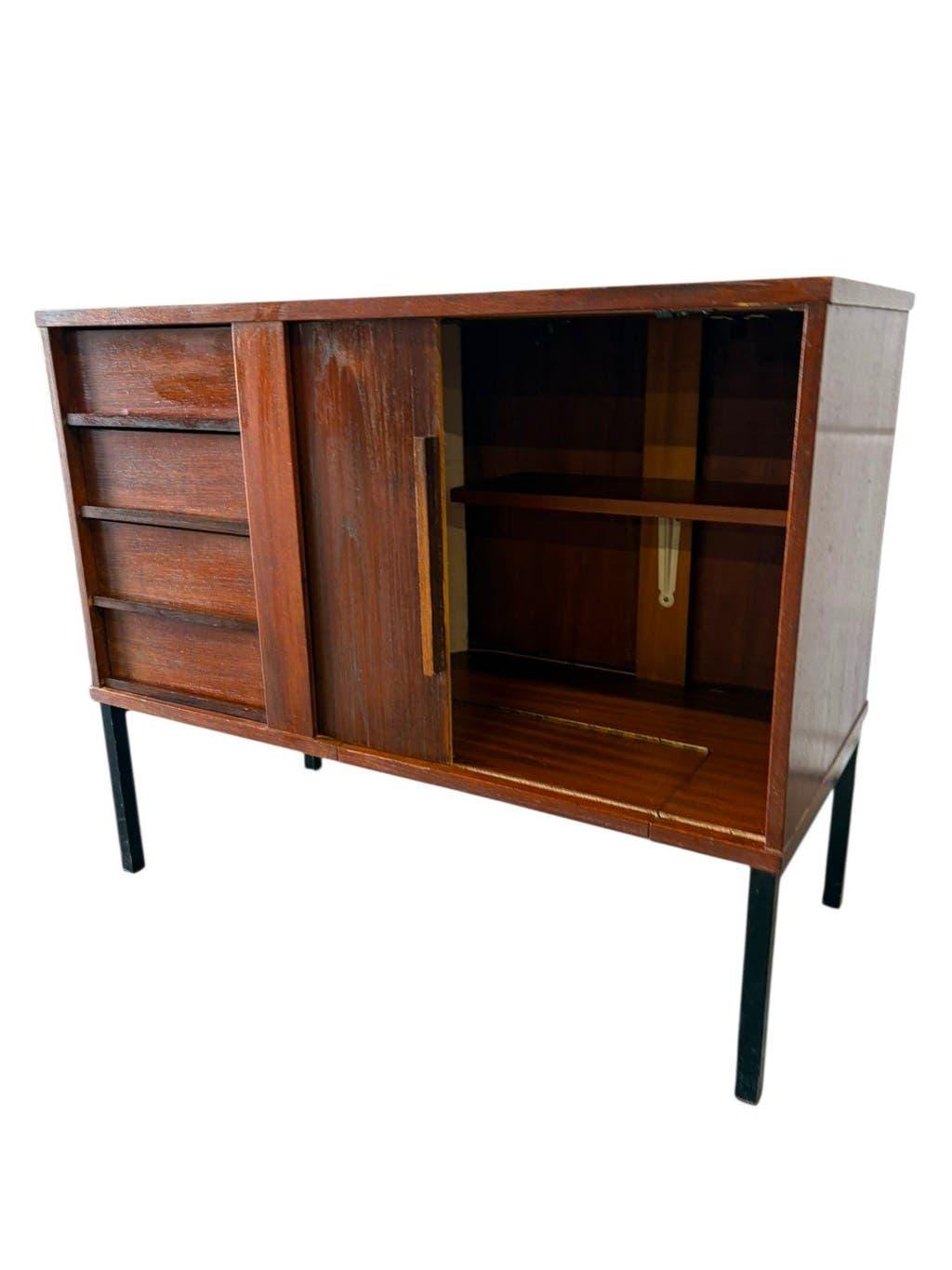 Vintage wooden wardrobe/chest of drawers/cupboard