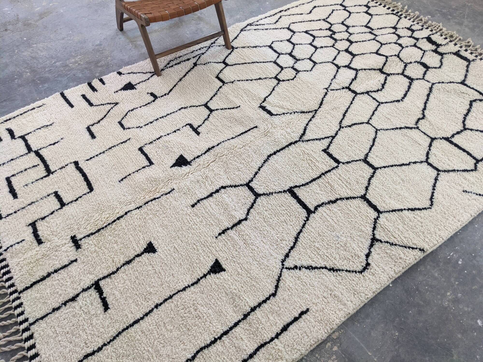 Large Beni Ouarain rug, 320 x 215 cm || 10.5 x 7.05 feet, G-378