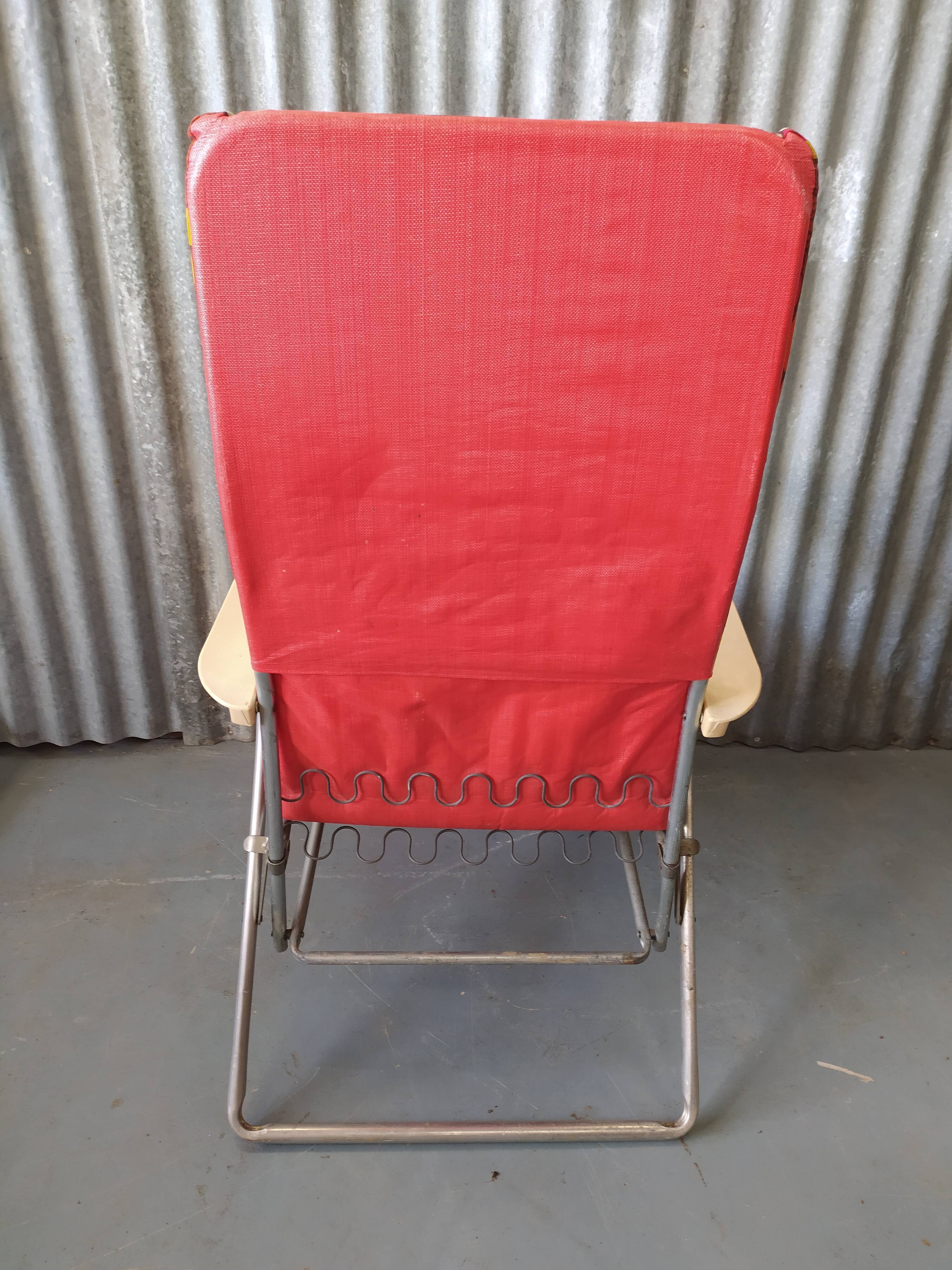Vintage sunbed lounger