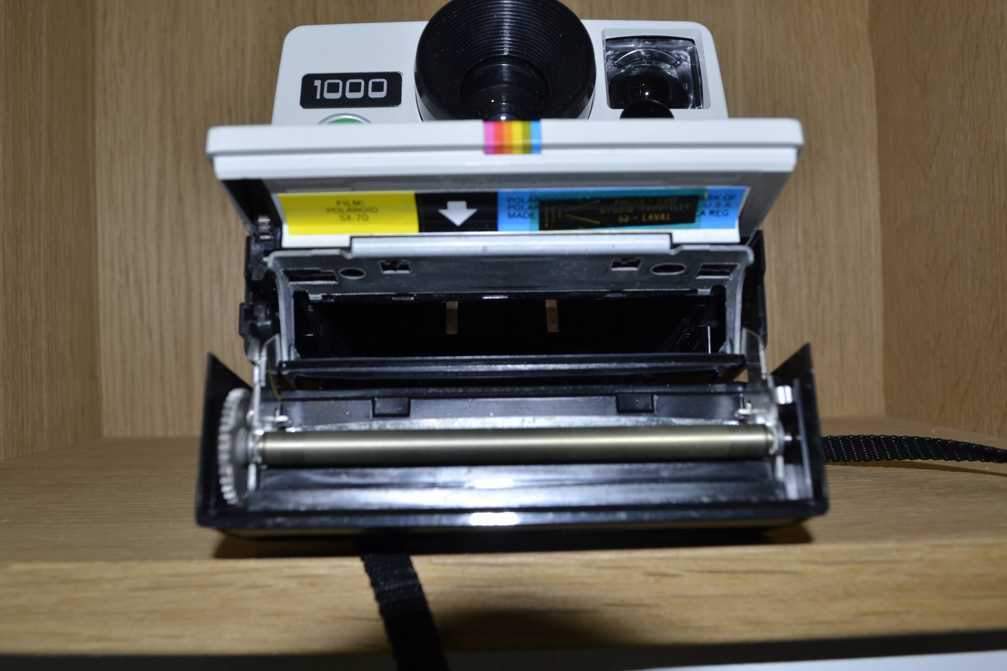 Functional Polaroid 1000 with green button