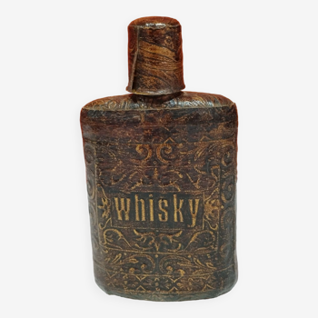 ancienne flasque à Whisky gainée de simili cuir à relief