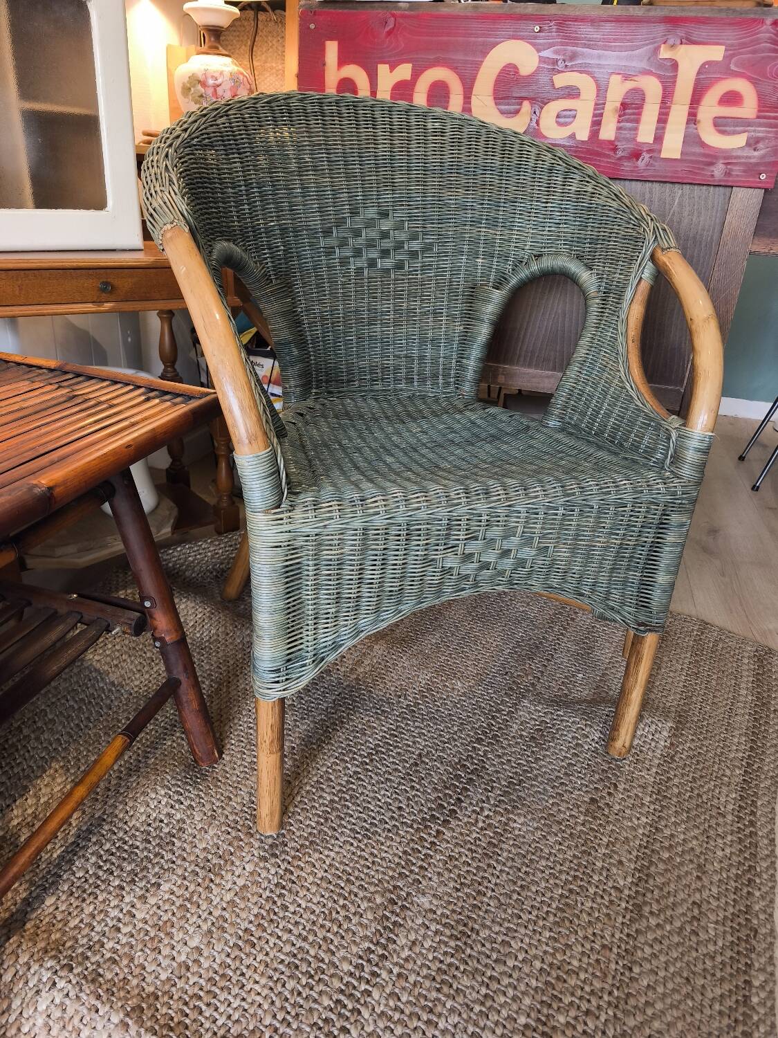 Fauteuil en osier bleu