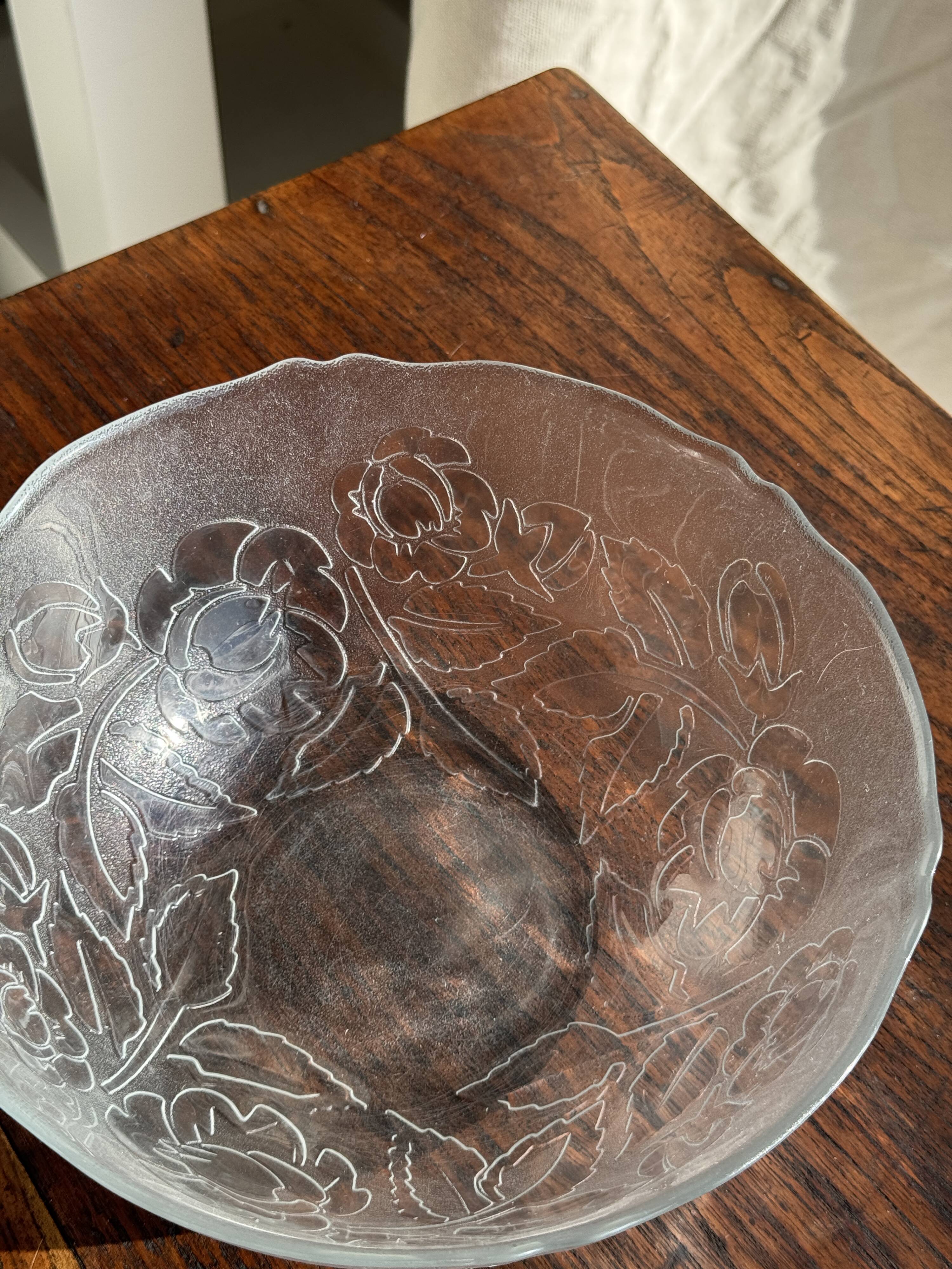 Vintage salad bowl with stylised rose pattern D23 H10