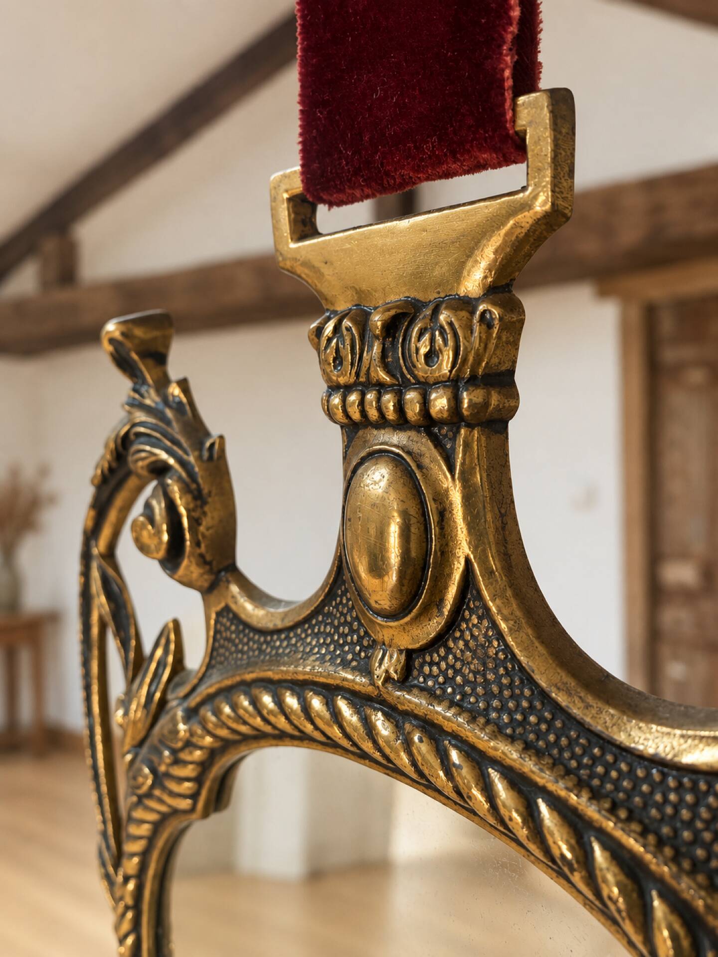 Vintage hanging mirror in gold metal and burgundy velvet – 63 × 24 cm