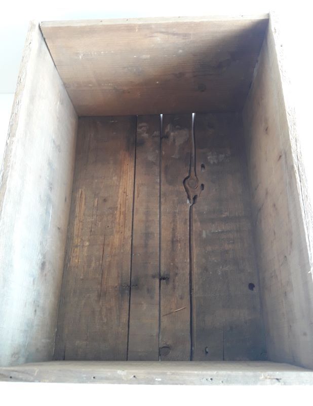 Case wood transport old wine Henri Maire